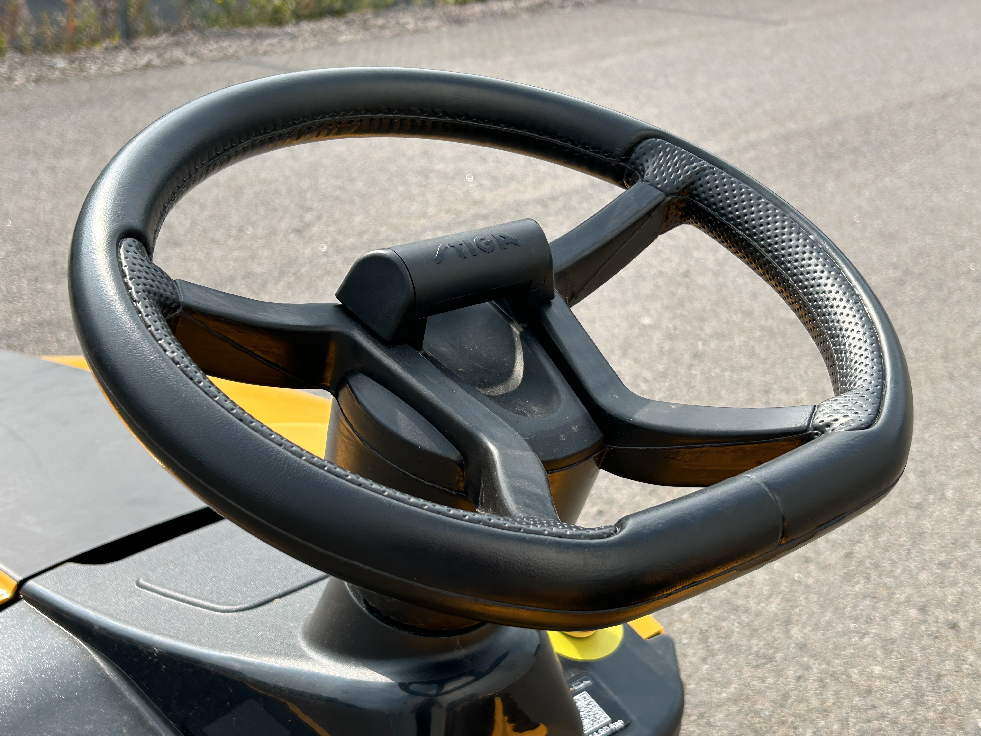 Electric Riding Lawn Mower Stiga Estate 798E - 2022 - PS Auction - We ...