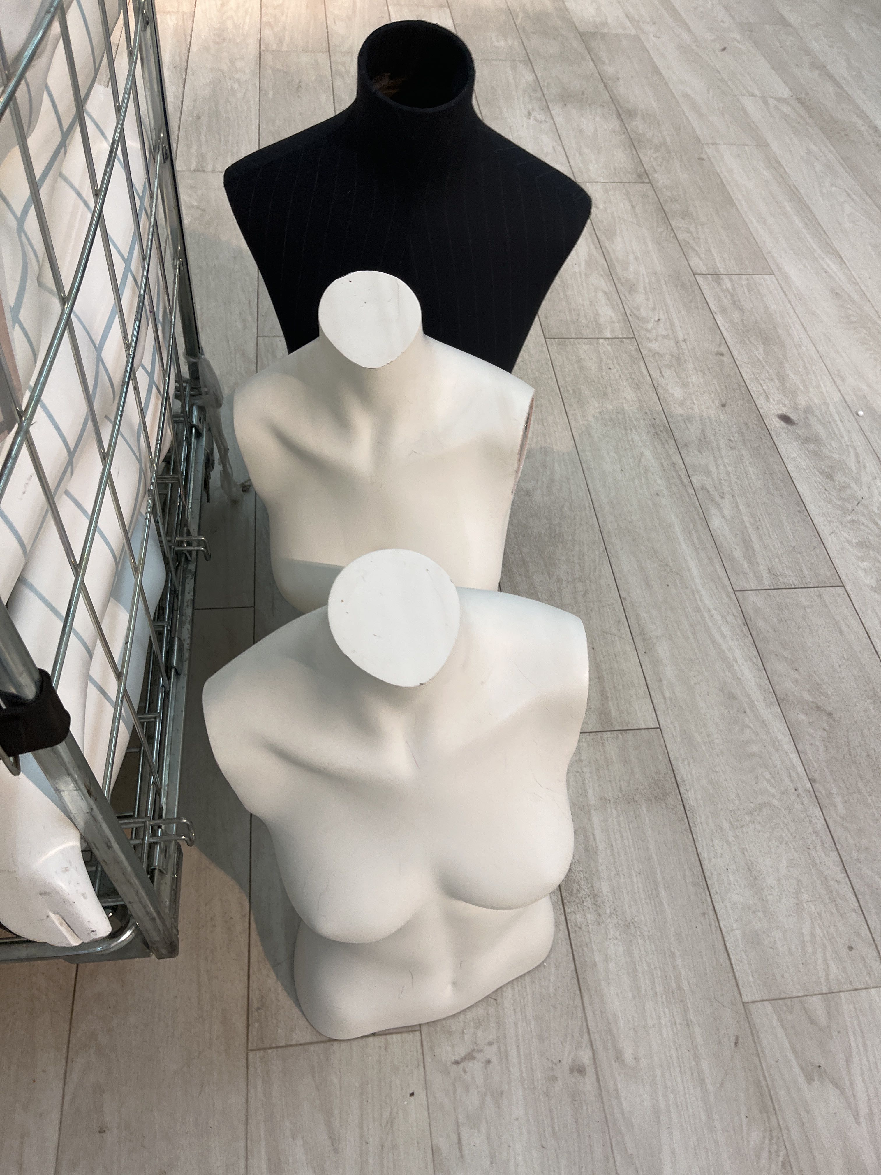 Mannequins PS Auction We value the future Largest in net auctions