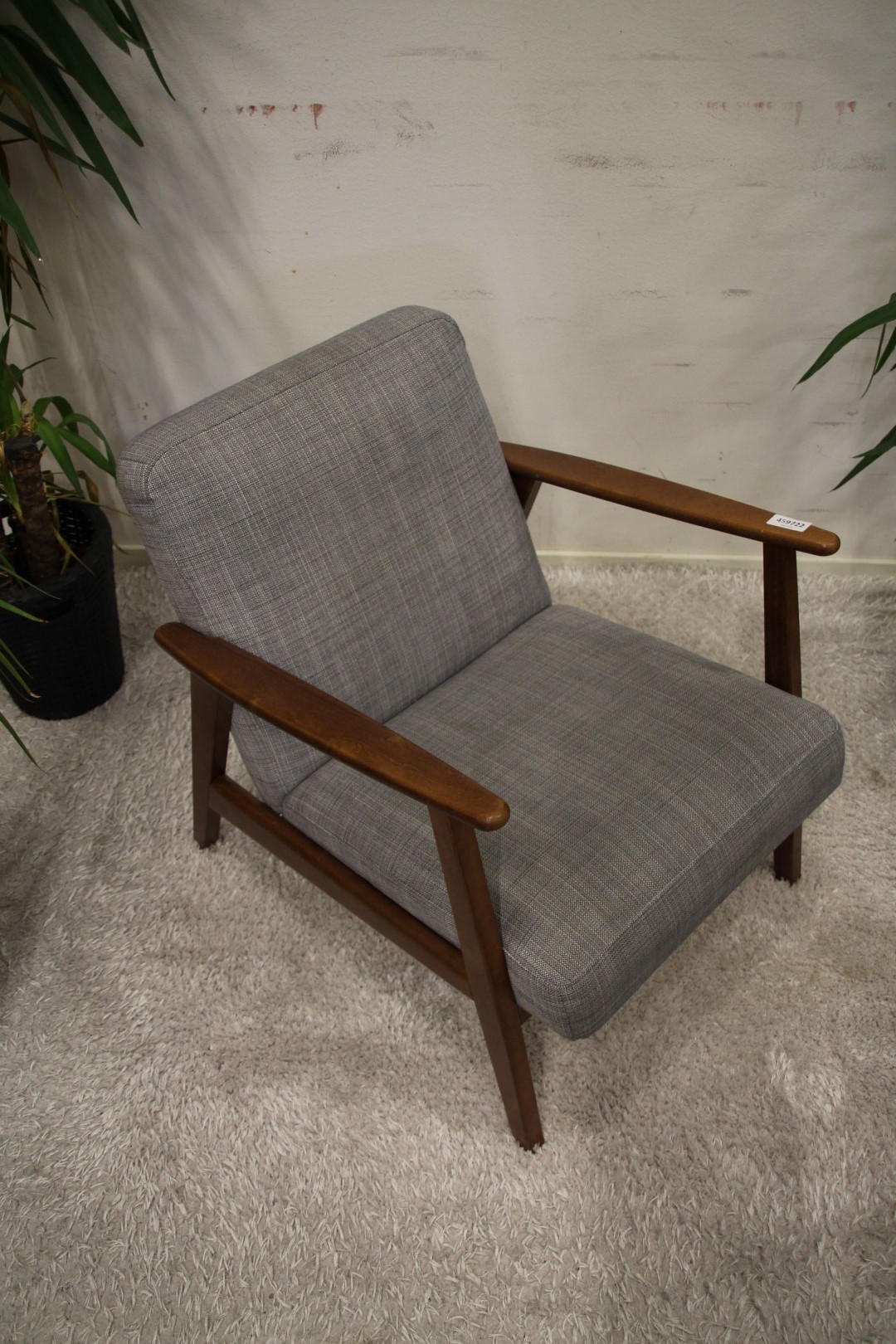Fåtölj Ekenäset från IKEAs retrokollektion, krukväxter och Fåtölj Ekenäset från IKEAs retrokollektion, krukväxter och