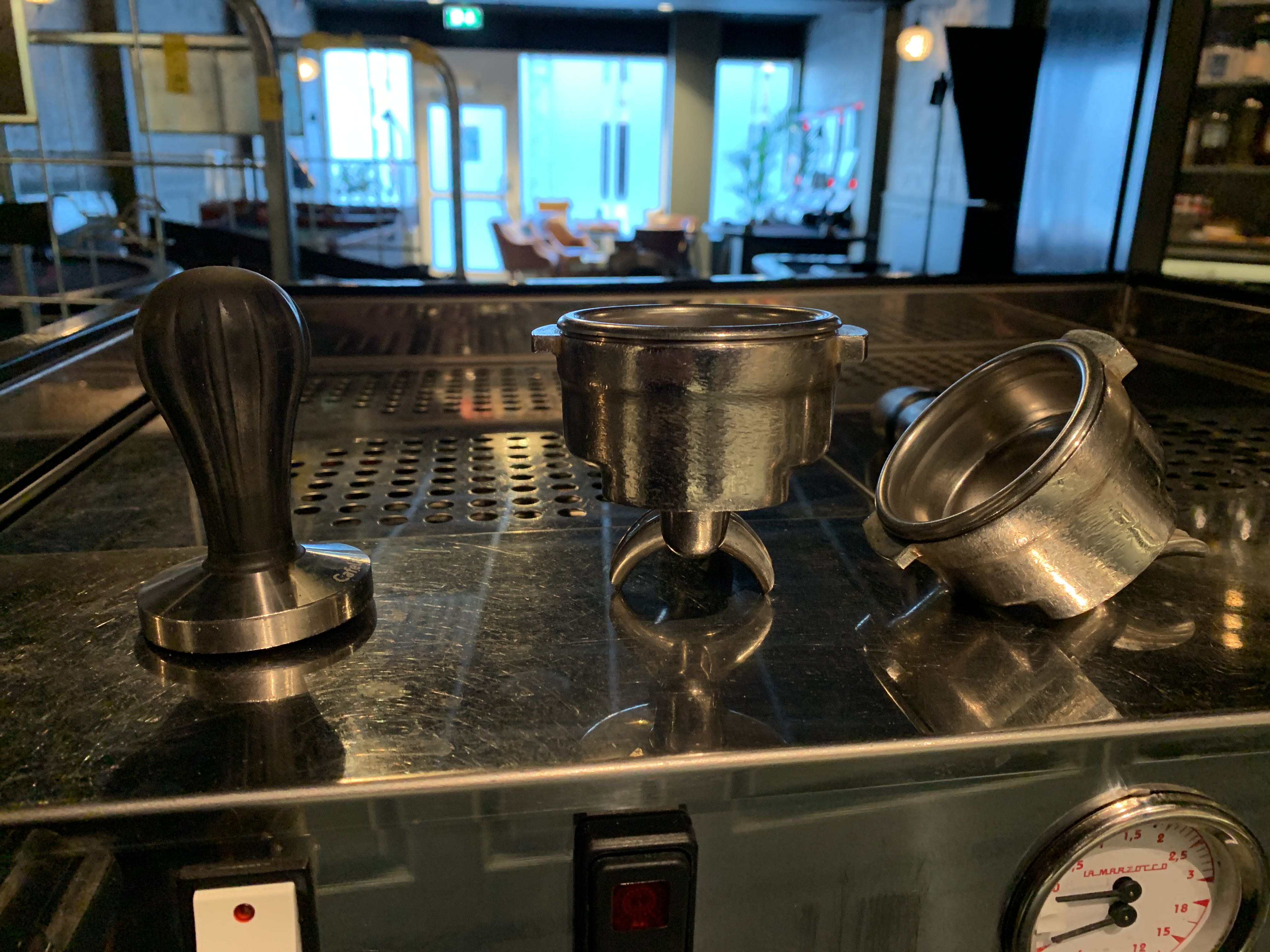 Espresso machine with frother La 