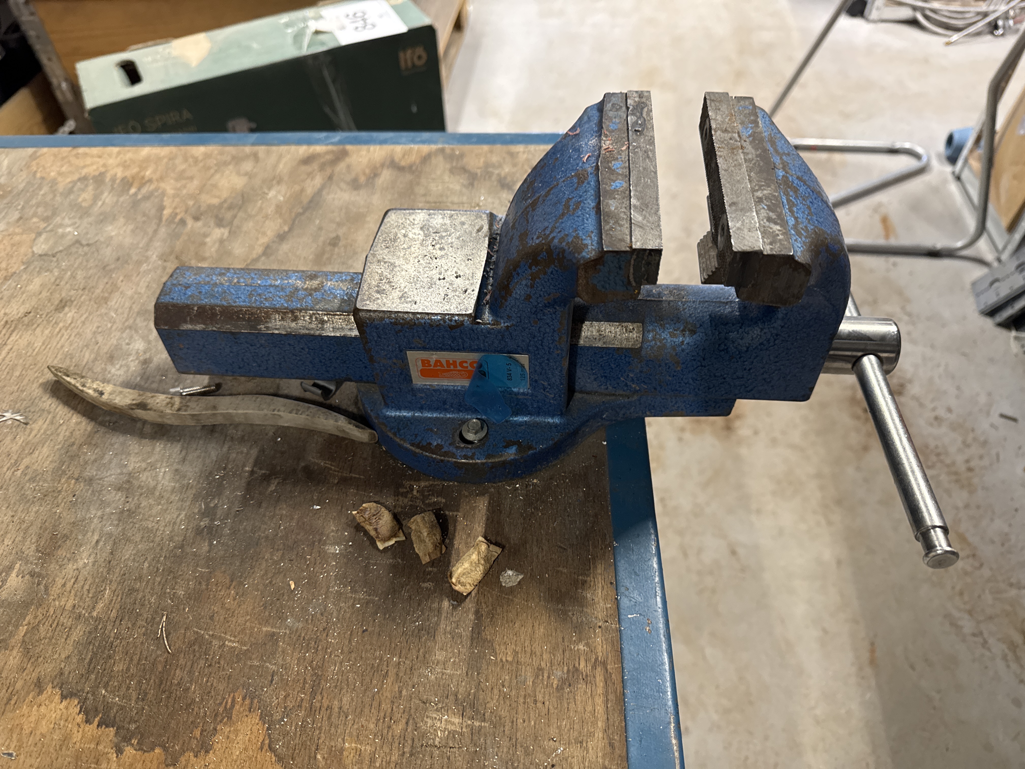 Workbench with vise - Rigid - PS Auction - We value the future ...