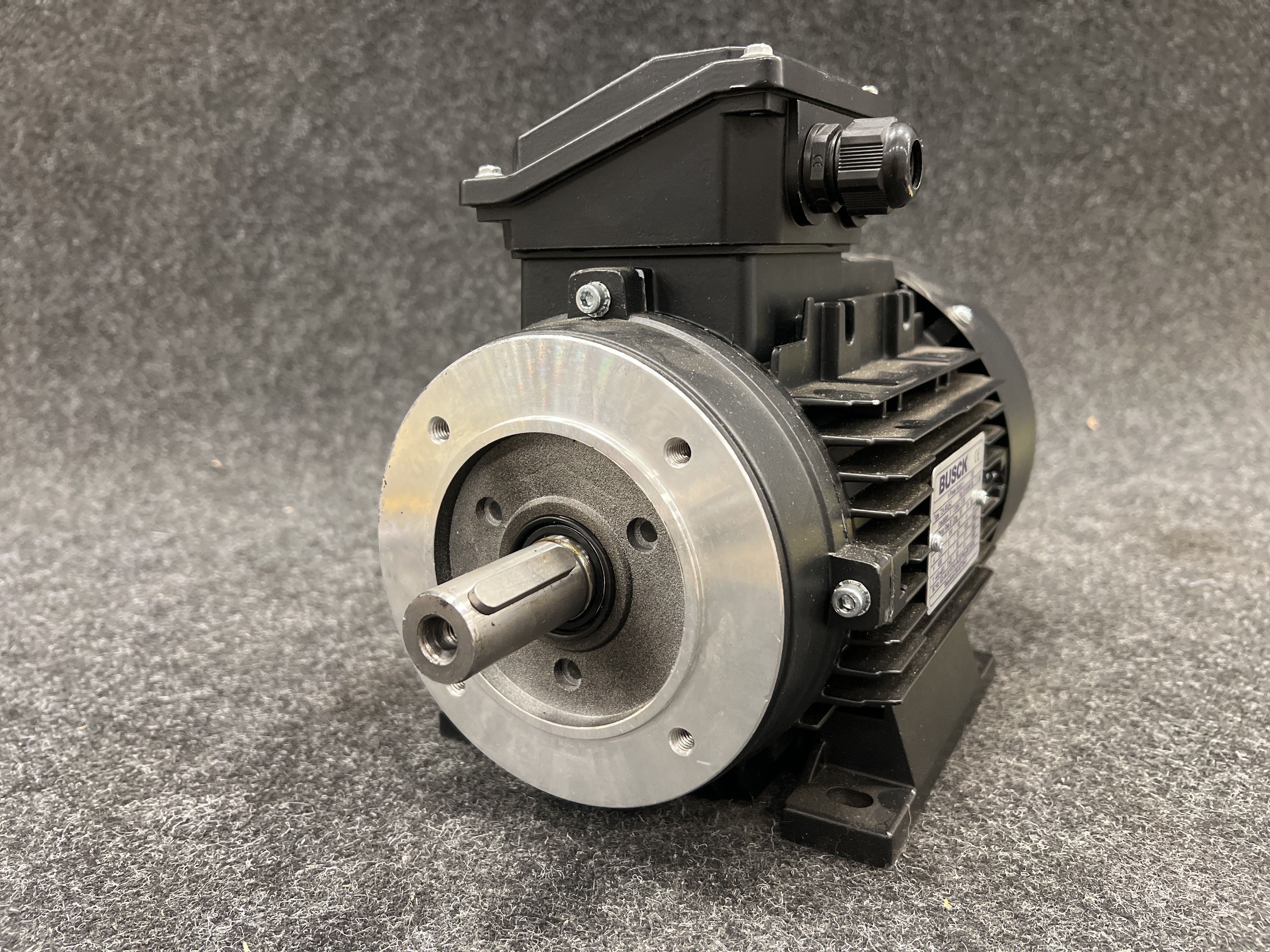 3-fasmotor Busck T2A90LB-2 3kW 2880r/m 230/400V B3 - Auktioner online ...
