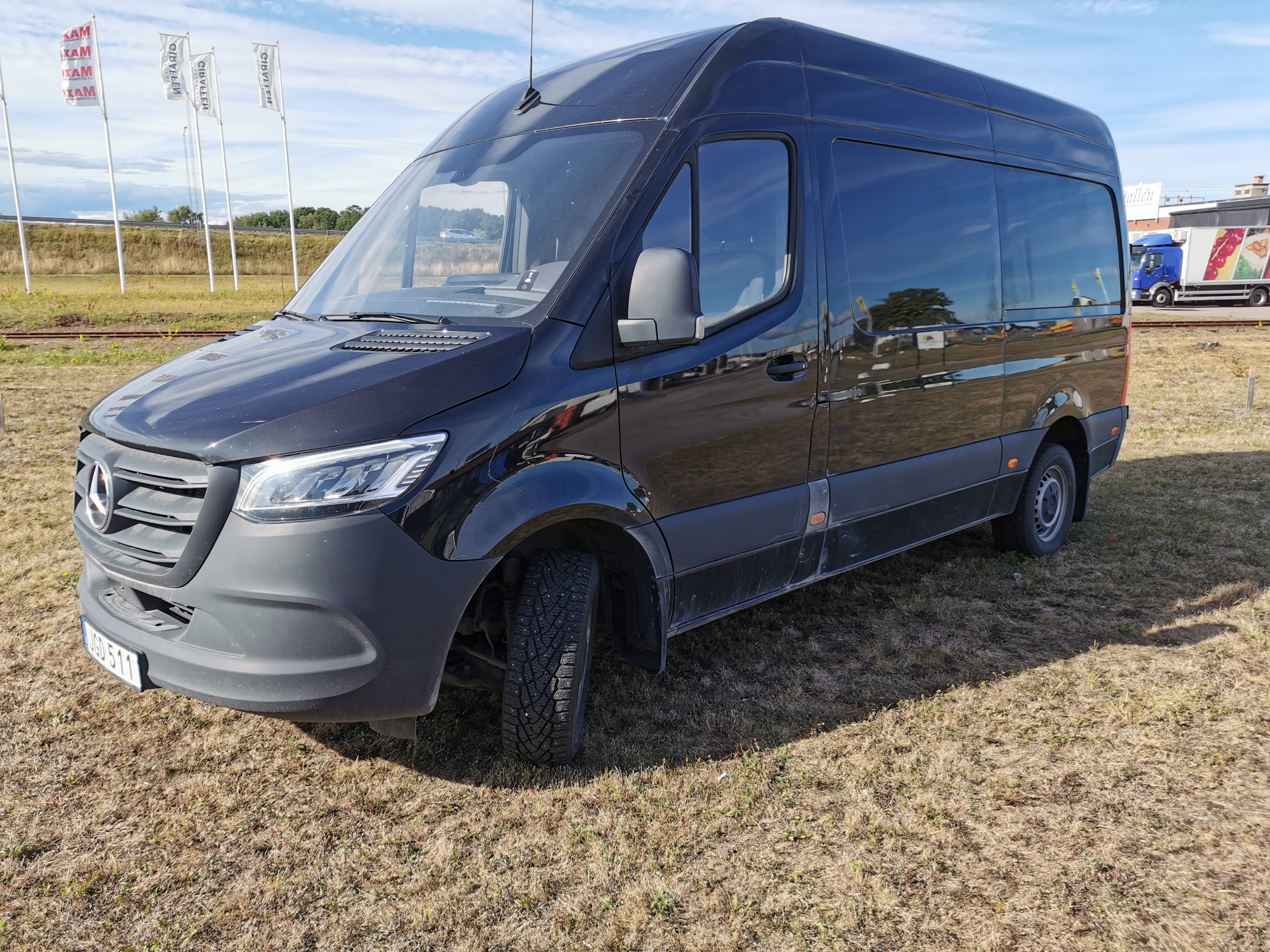 Mercedes-Benz Sprinter 319 CDI Box RWD Rear Lift (190hp