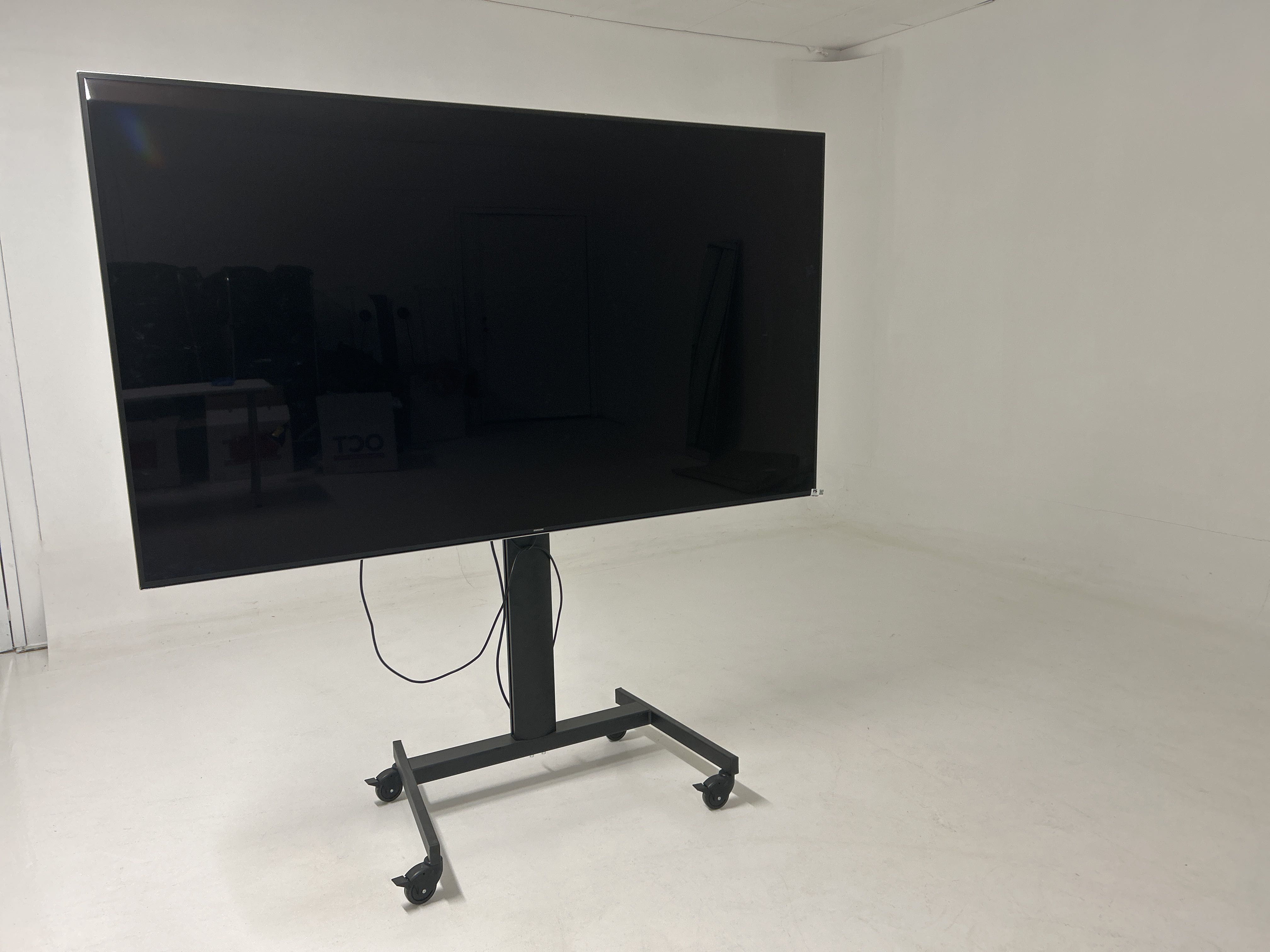 Samsung QM85D professional large-screen monitor - PS Auction - We value ...