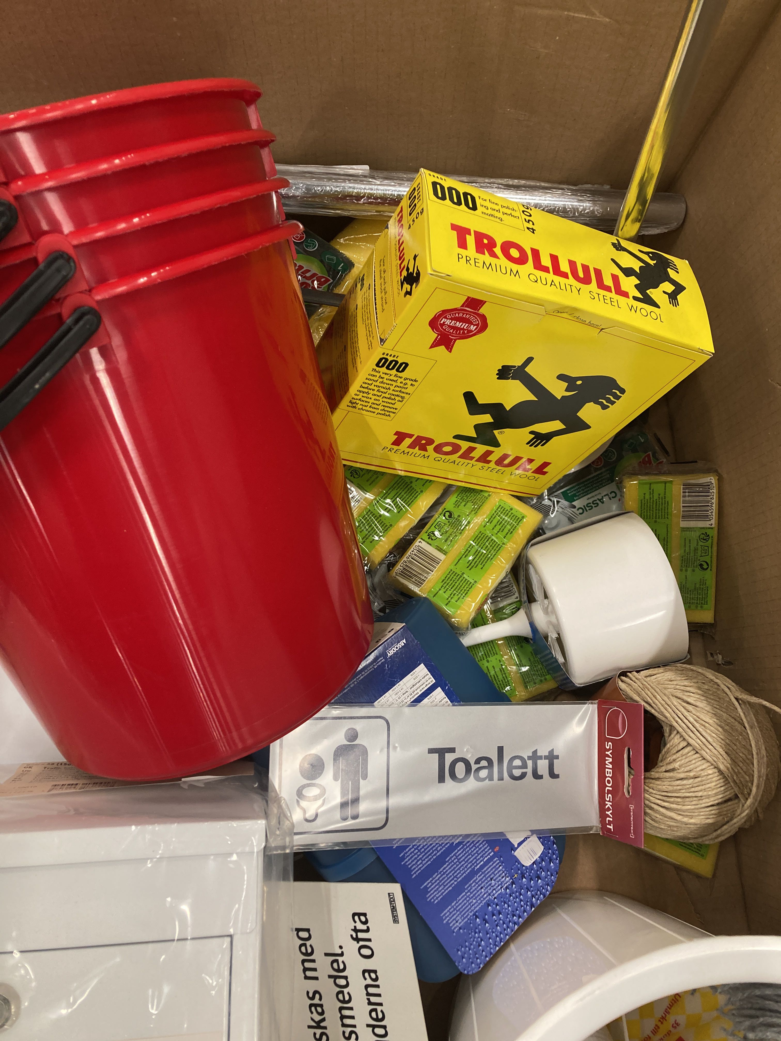 Mailboxes, cleaning products and signs etc. PS Auction We value the