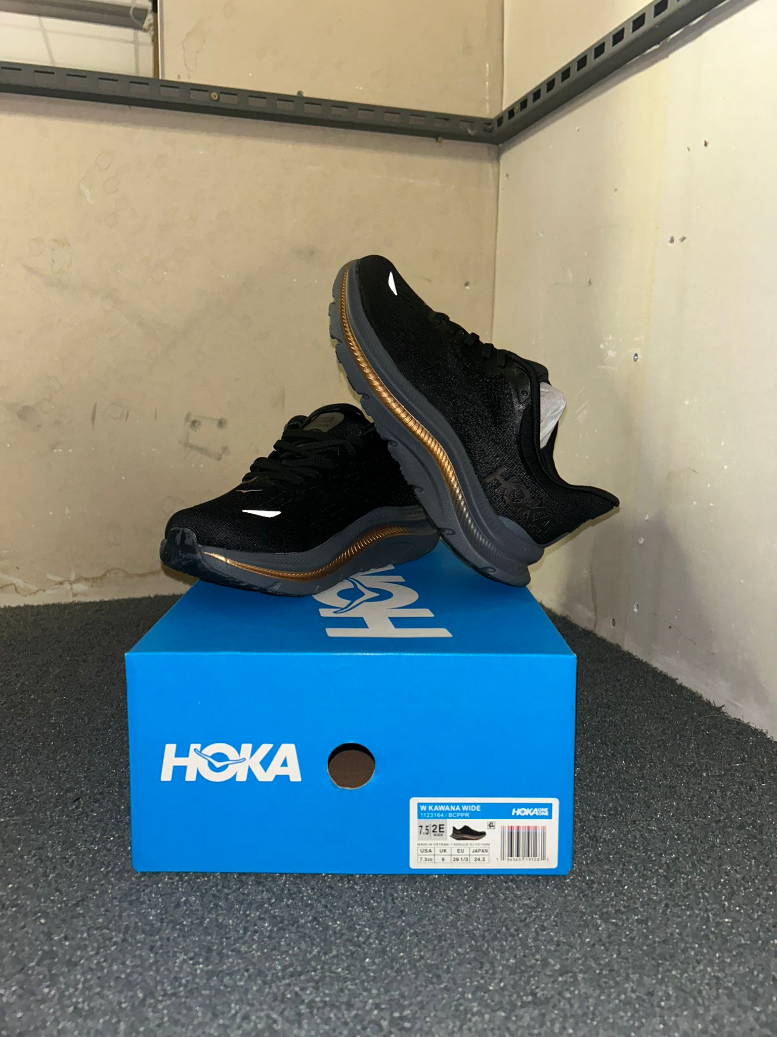 Lot of 180 pairs of new shoes in original box - Hoka, Nike and Adidas - PS  Auction - We value the future - Largest in net auctions