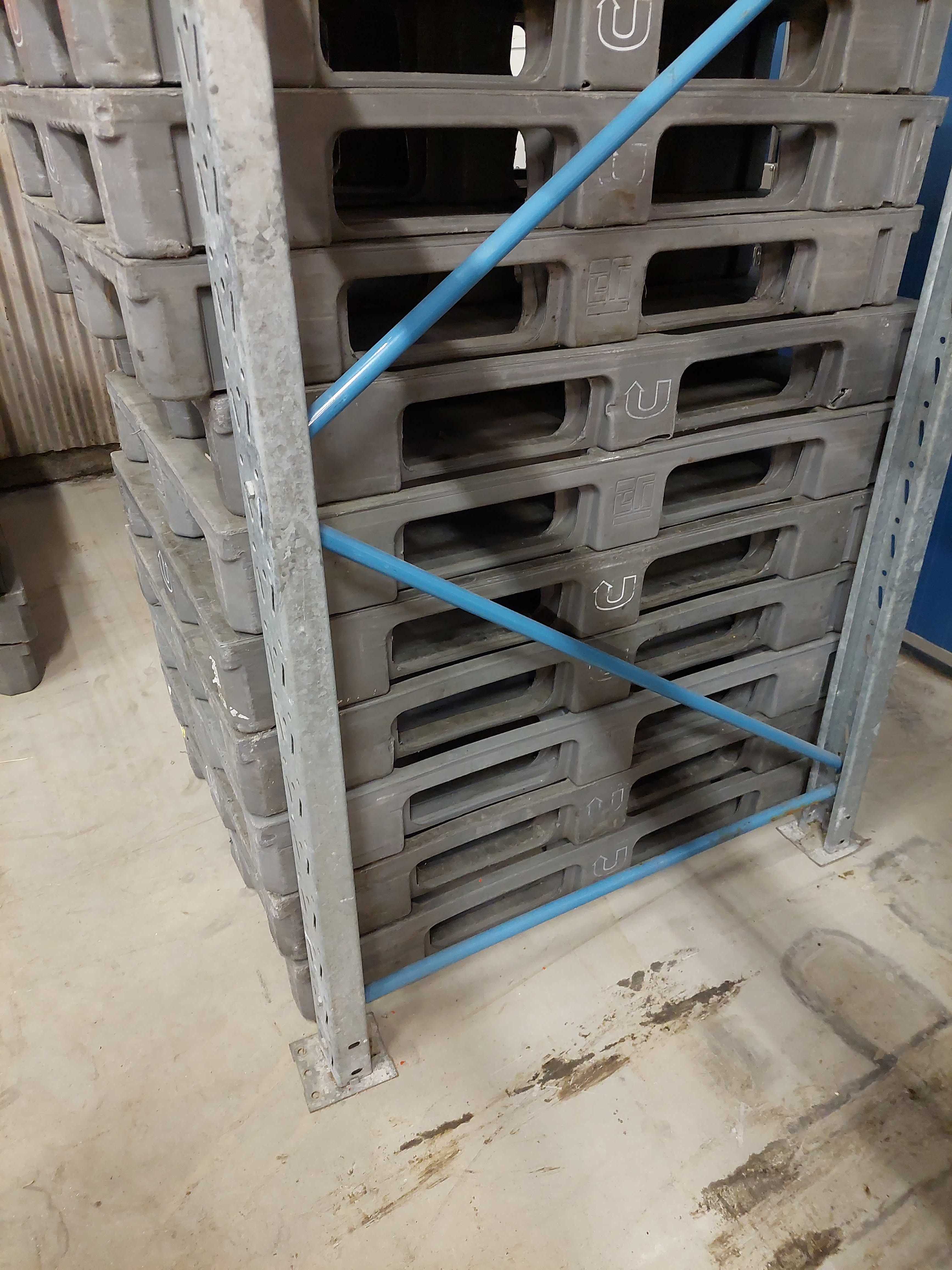 Plastic pallets 16 pieces - PS Auction - We value the future - Largest ...