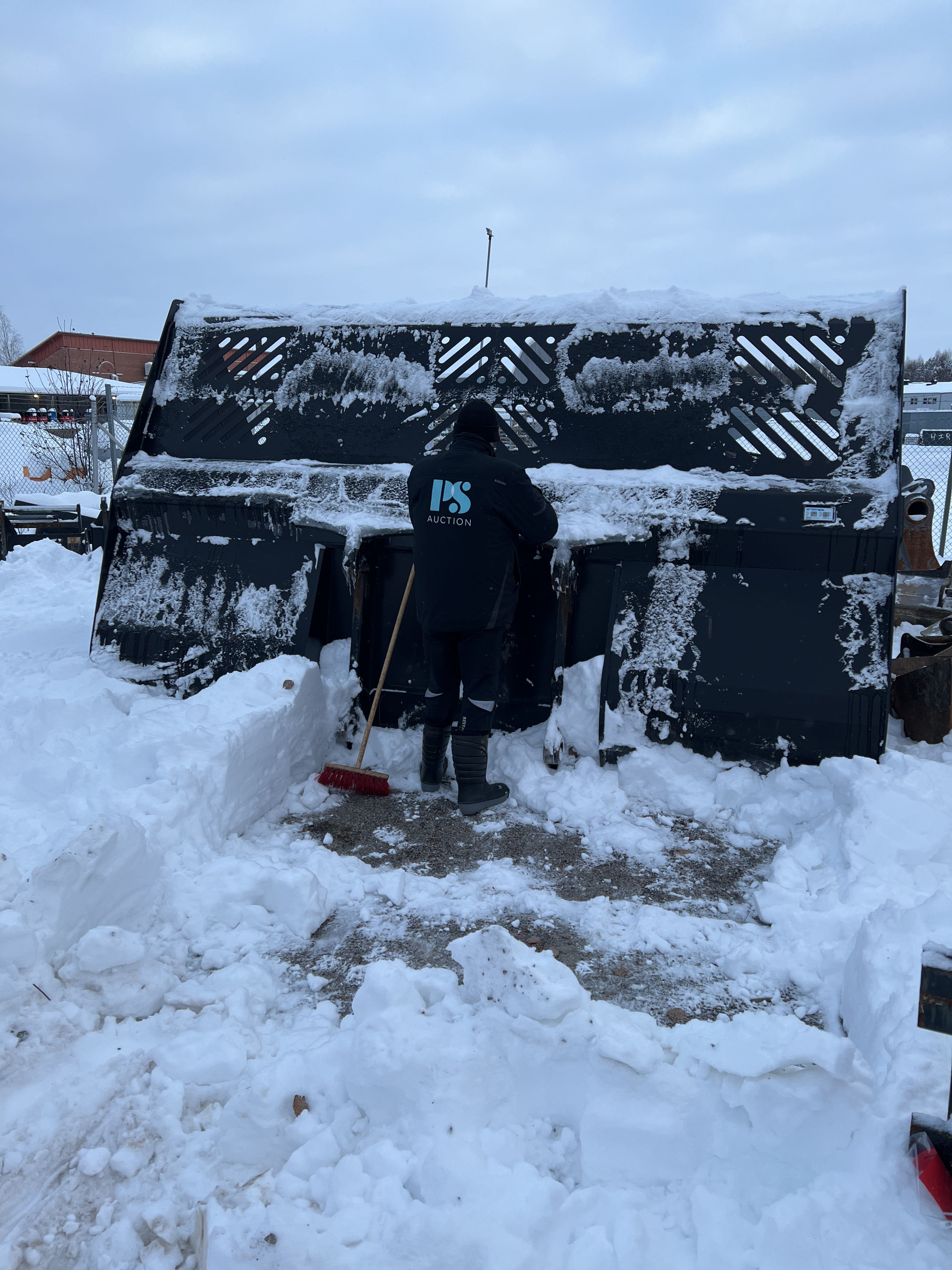 LIGHT MATERIAL BUCKET LARGE BM 15500 L from SE Equipment - PS Auction ...