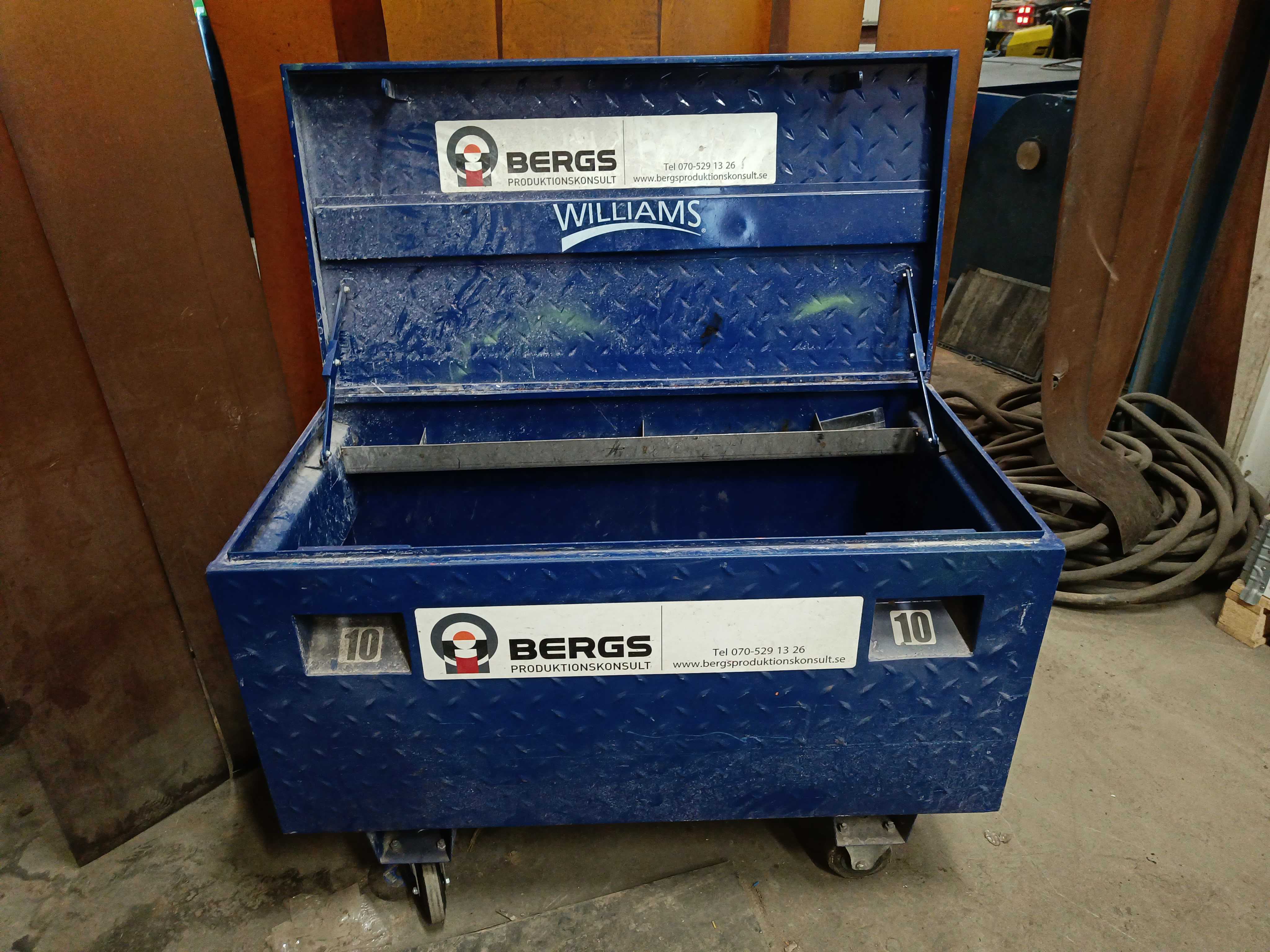 Toolbox on wheels PS Auction We value the future Largest in net auctions