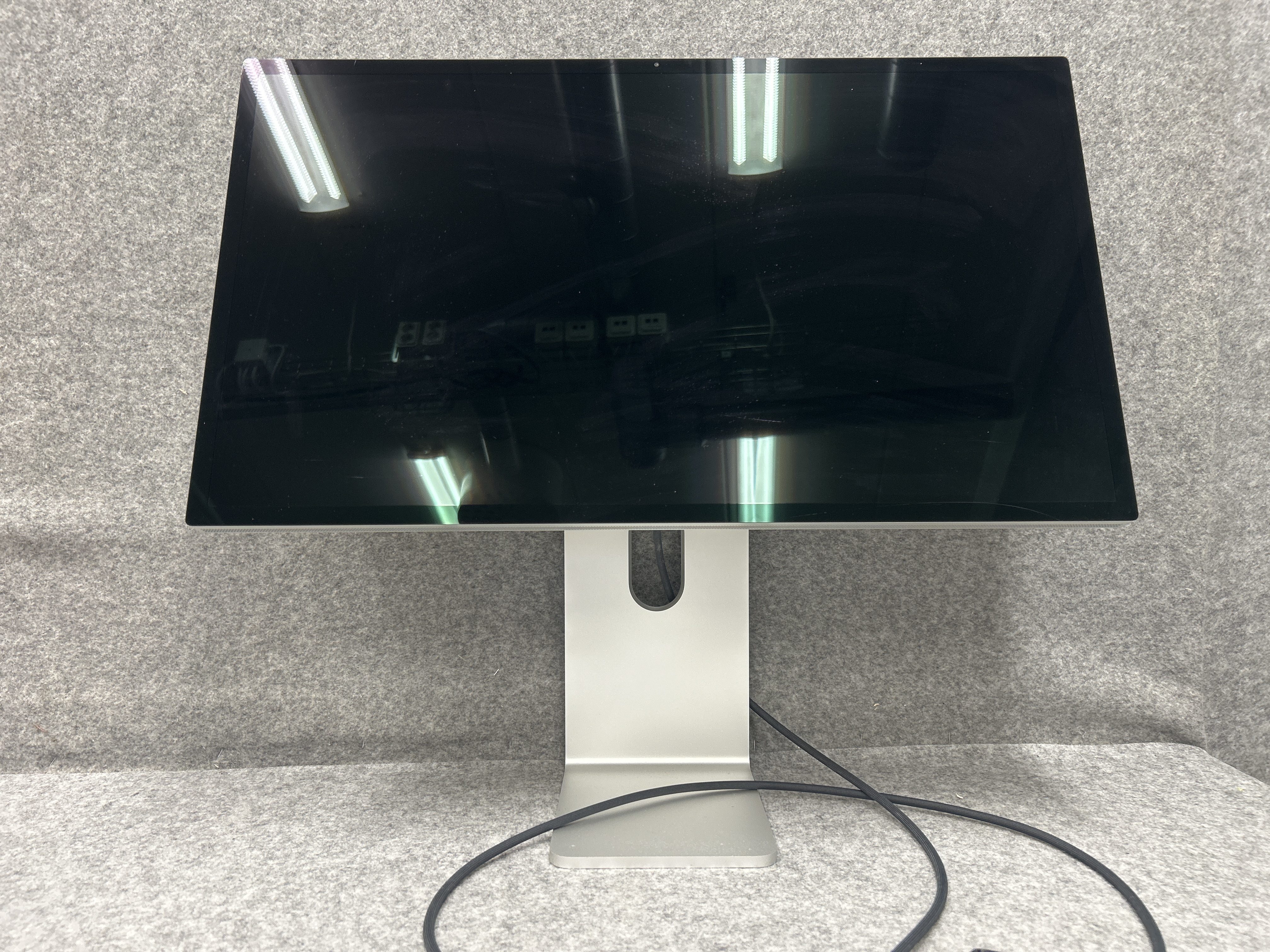 Display - Apple Studio Display A2525 - PS Auction - We value the 