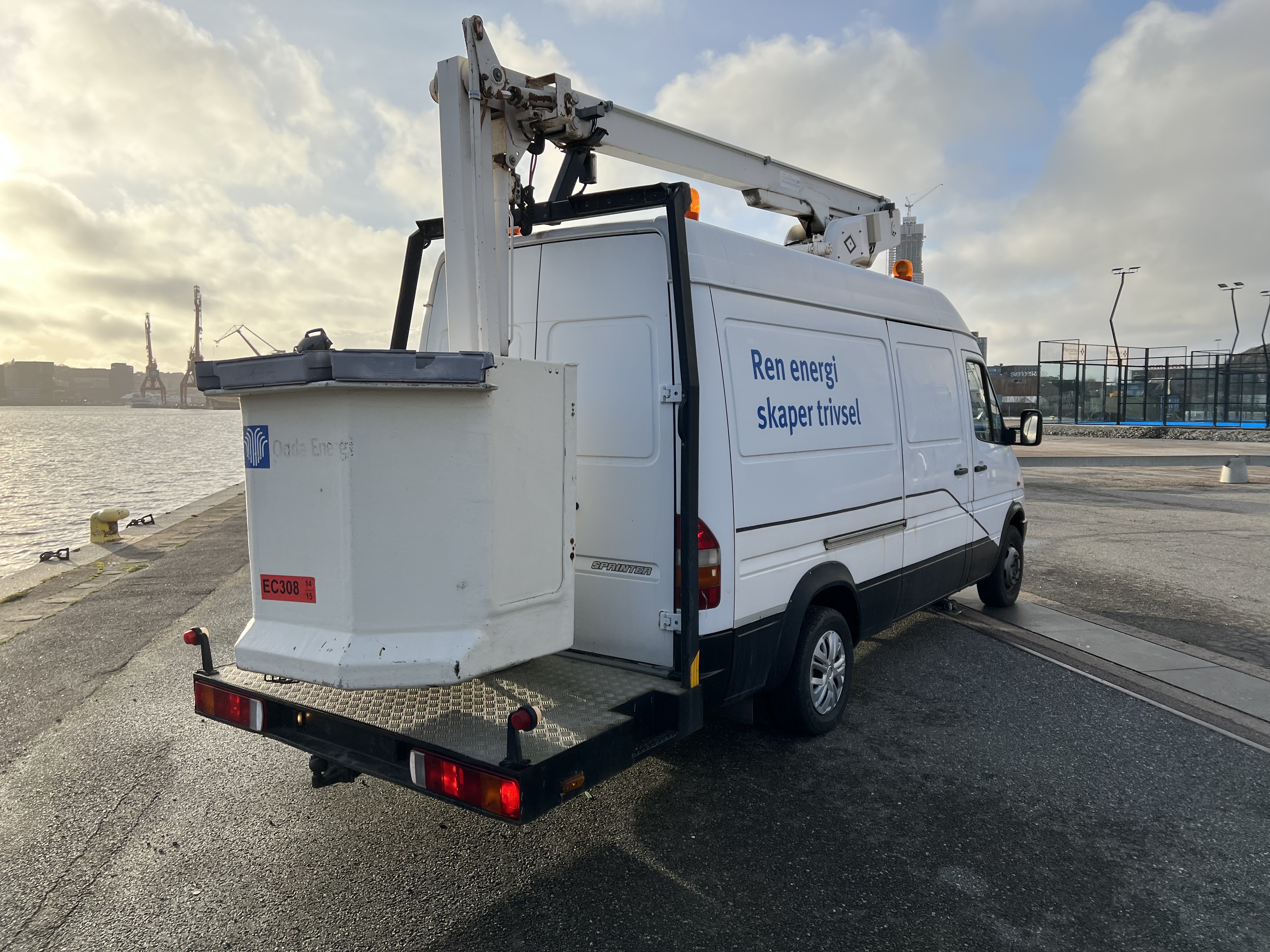 Sprinter 412d Mercedes Sprinter 412D/35 Lift truck -1998 - PS Auction - We value the ...