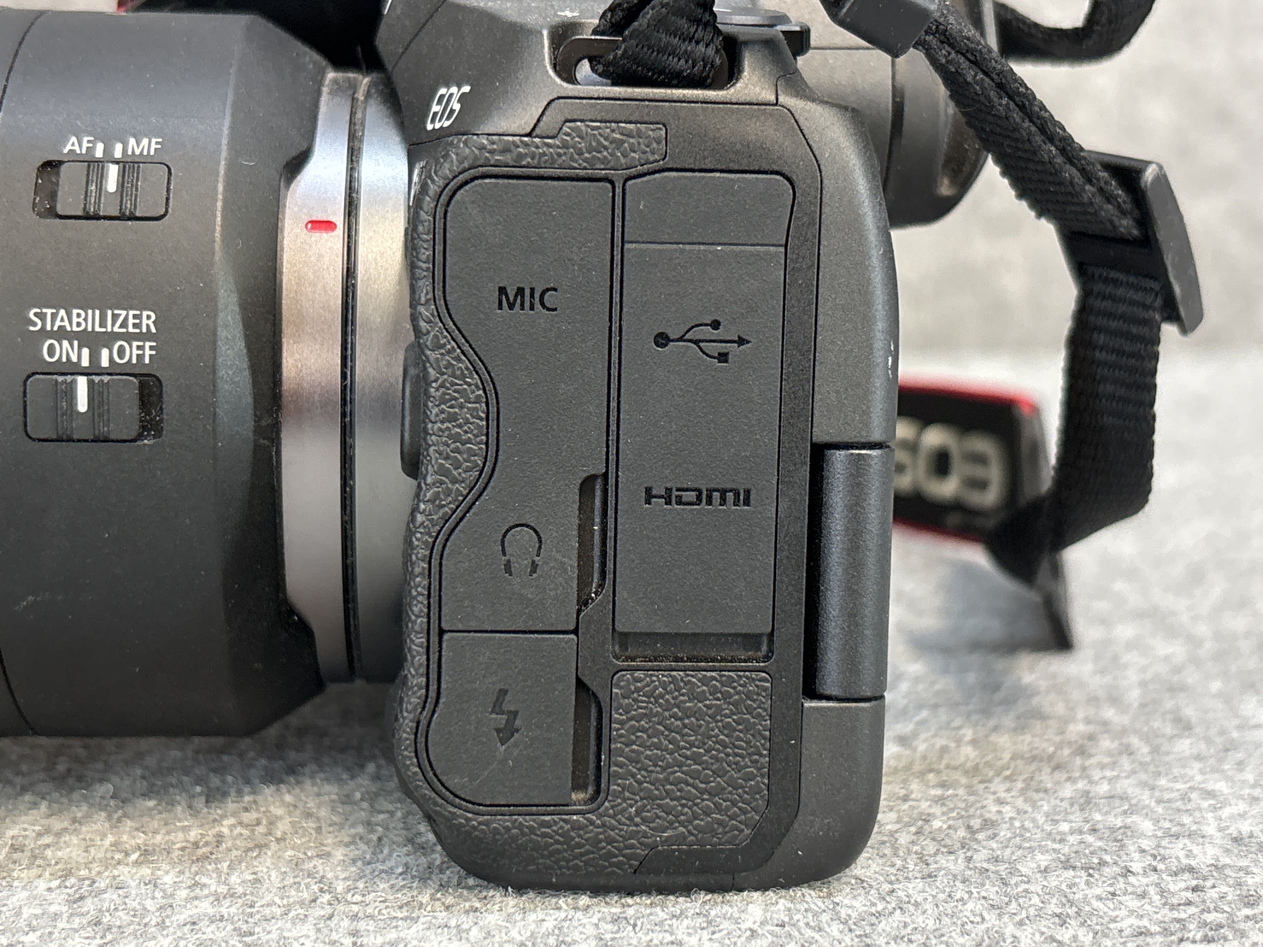 System camera with zoom lens - Canon EOS R5 x Canon RF 24-70 - PS