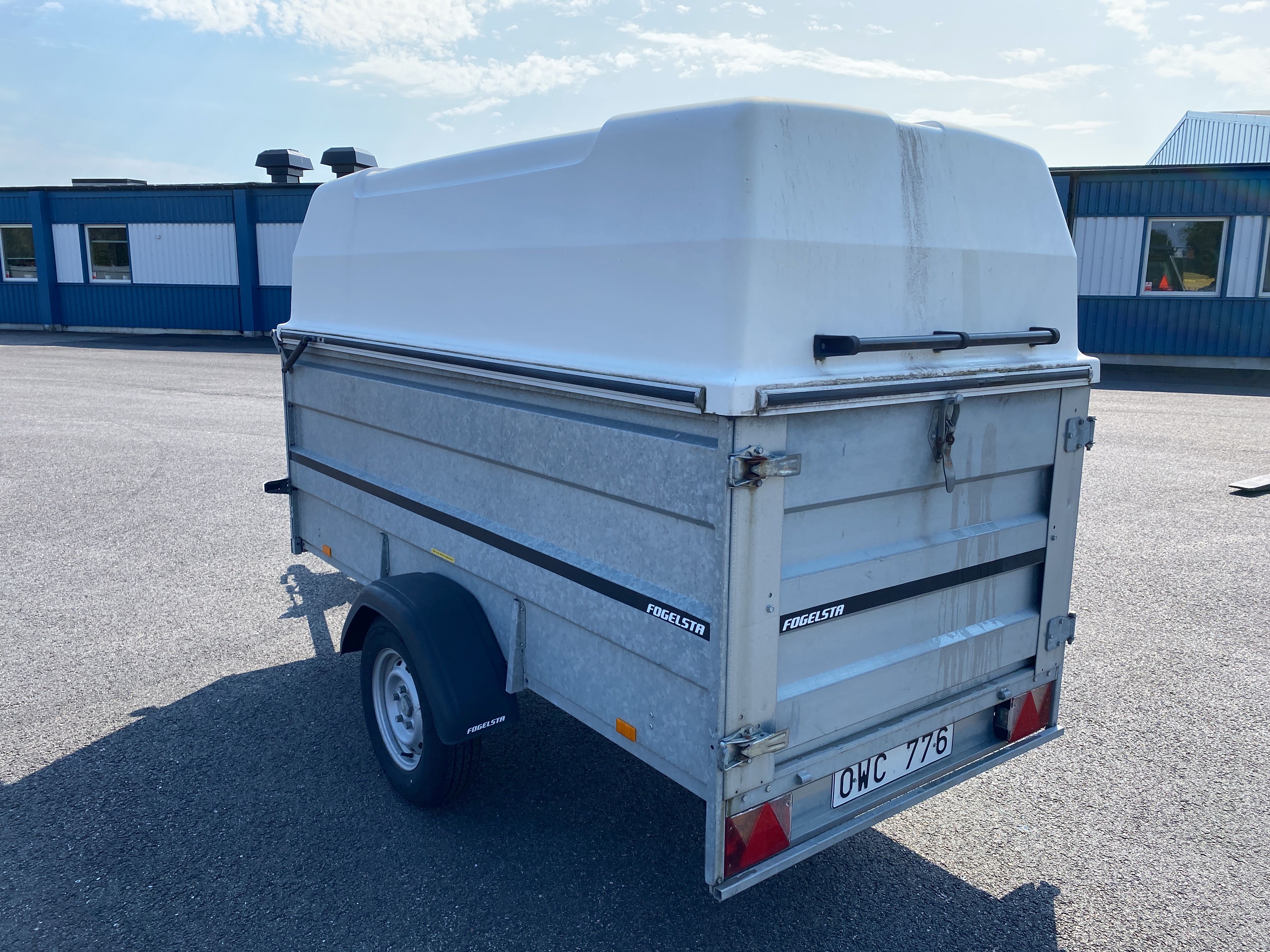 Trailer Thule with cover PS Auction We value the future Largest
