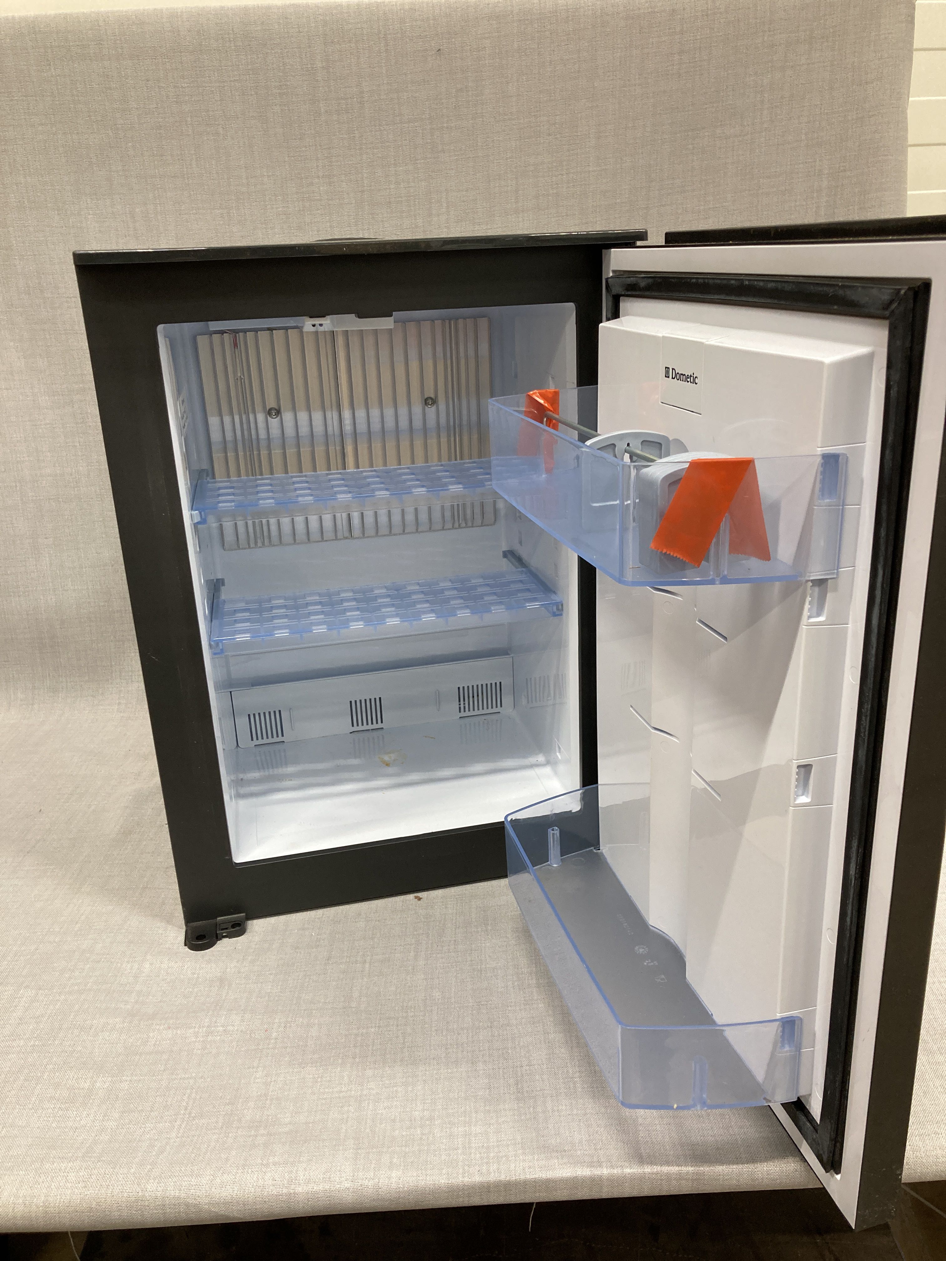 Mini refrigerator Dometic HIPRO 3000 Black PS Auction We value the