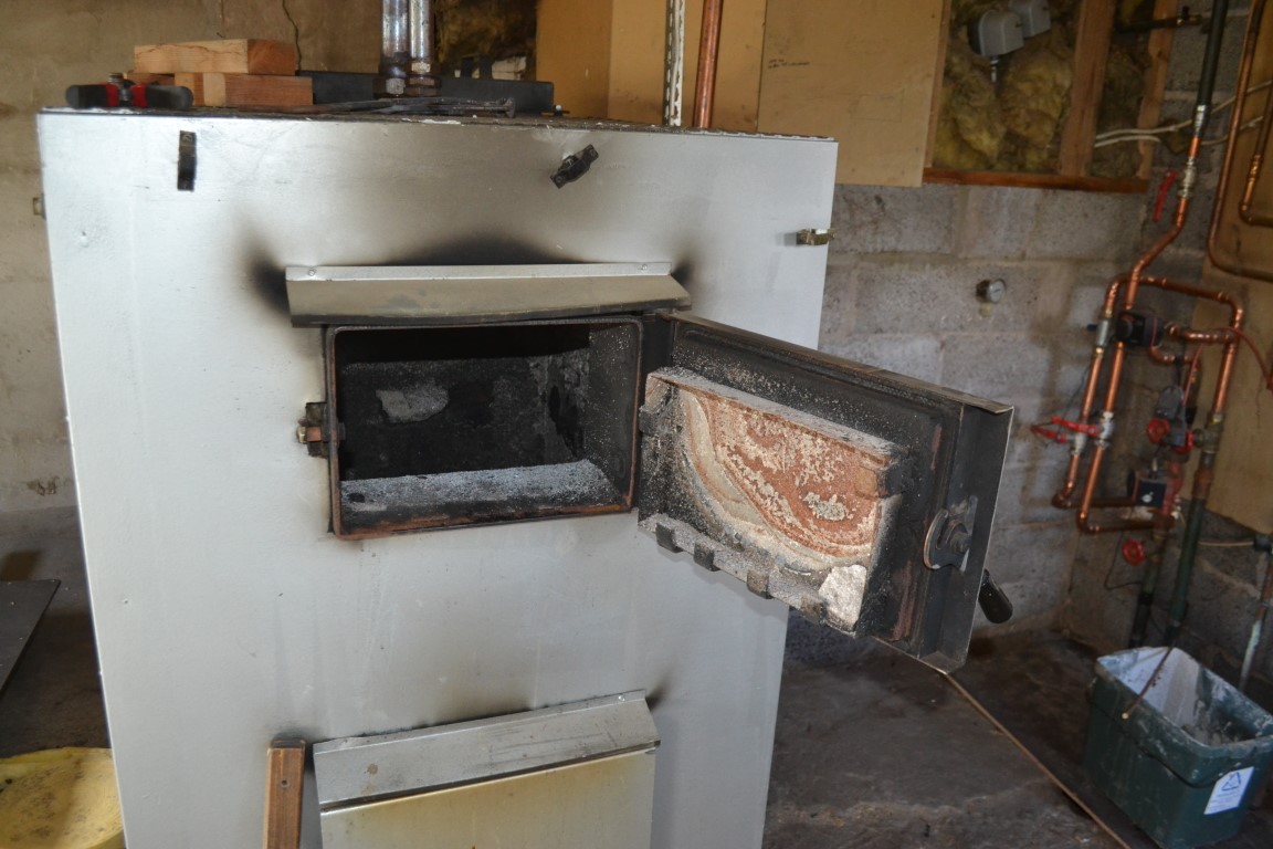 Chips/wood boiler incl., accumulator tank PS Auction We value the