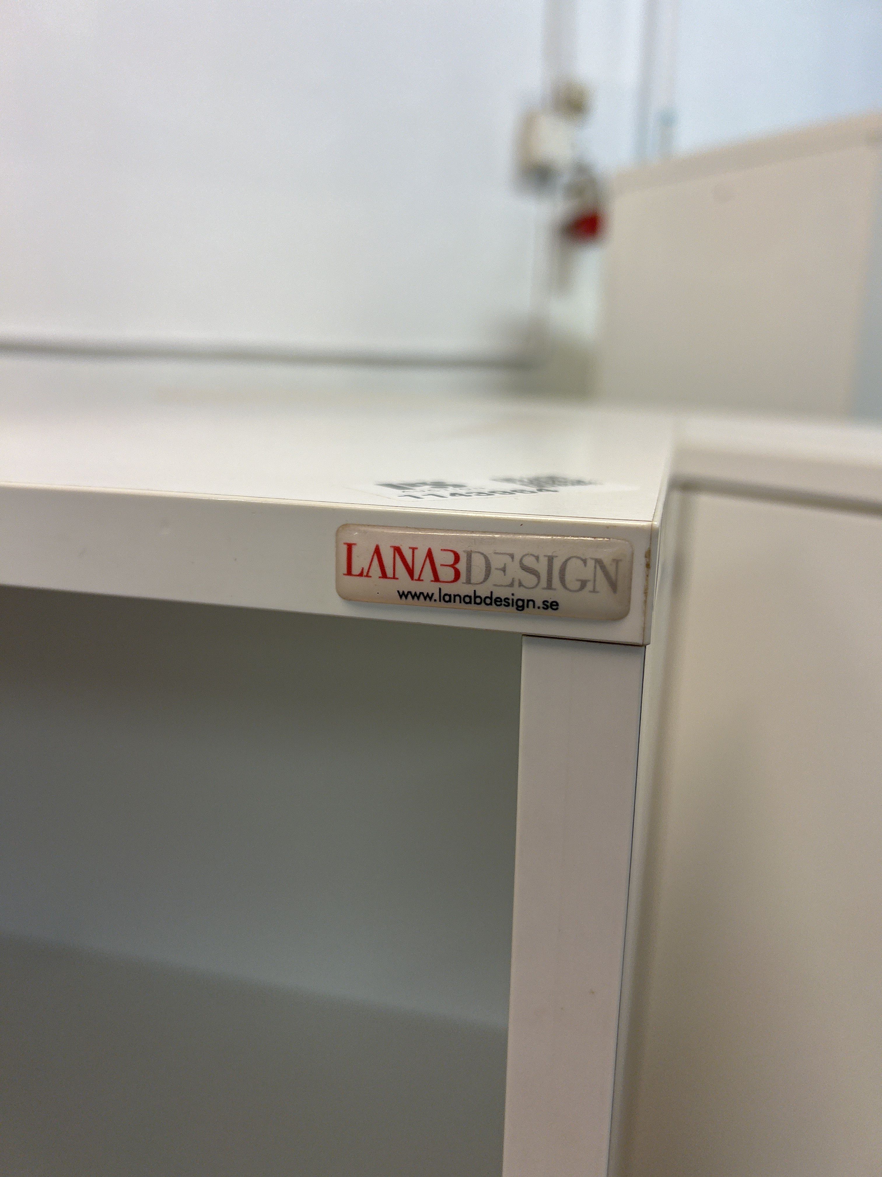 Skåp med skjutdörrar 2st - Lanab Design - Auktioner online ...