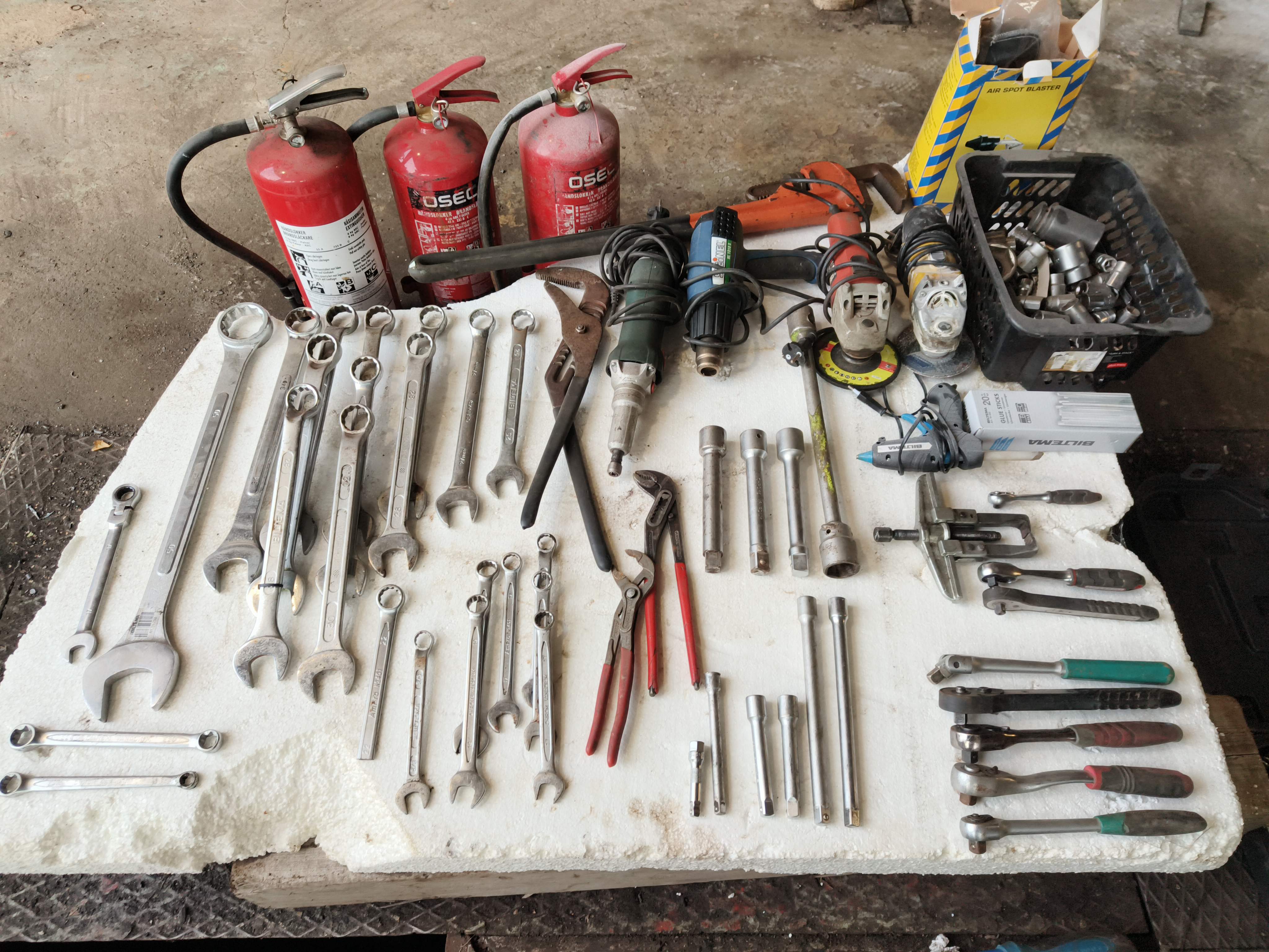 Hand tools and hand machines - PS Auction - We value the future ...