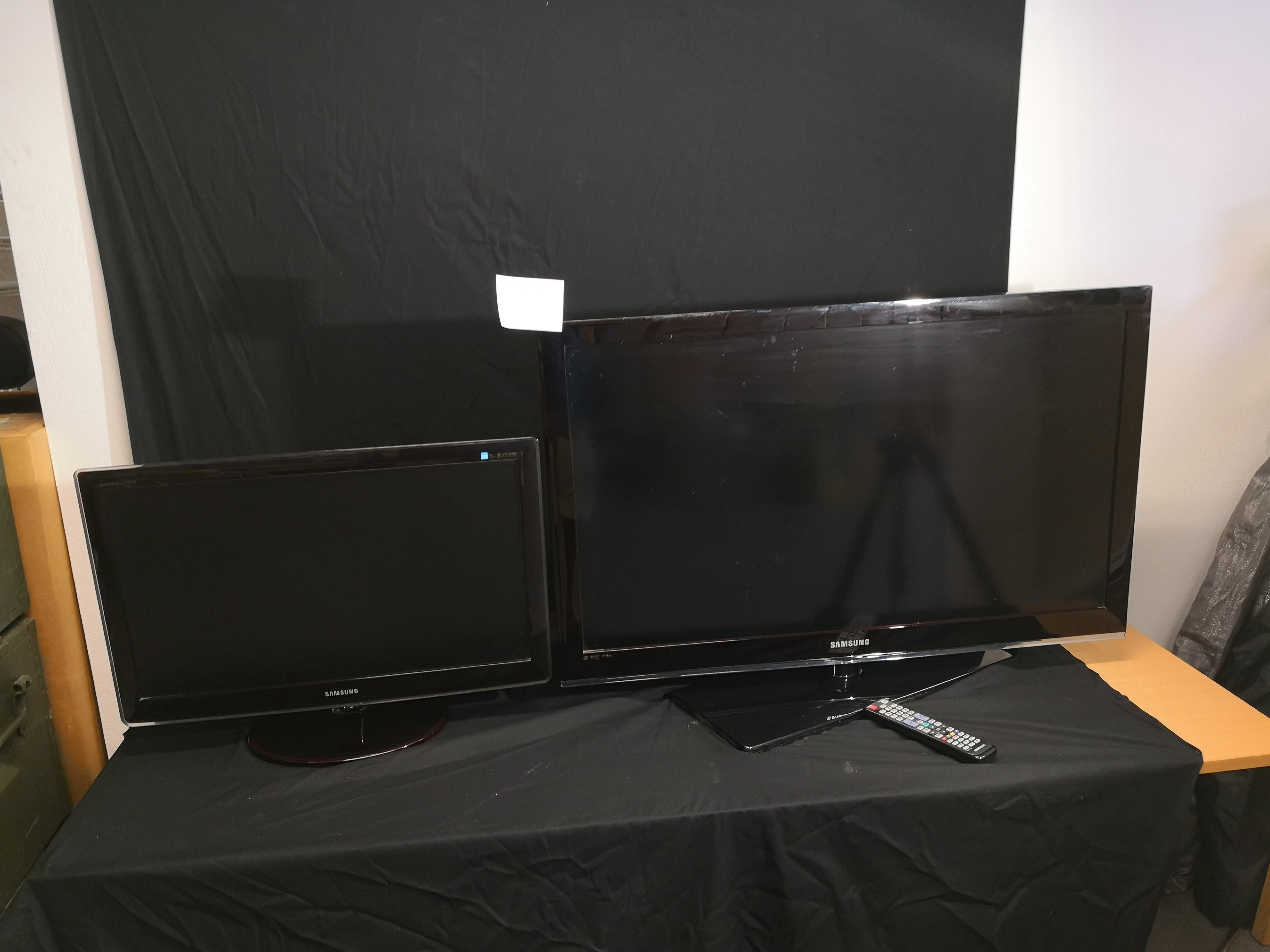 40 inch Samsung TV and 27 inch samsung 