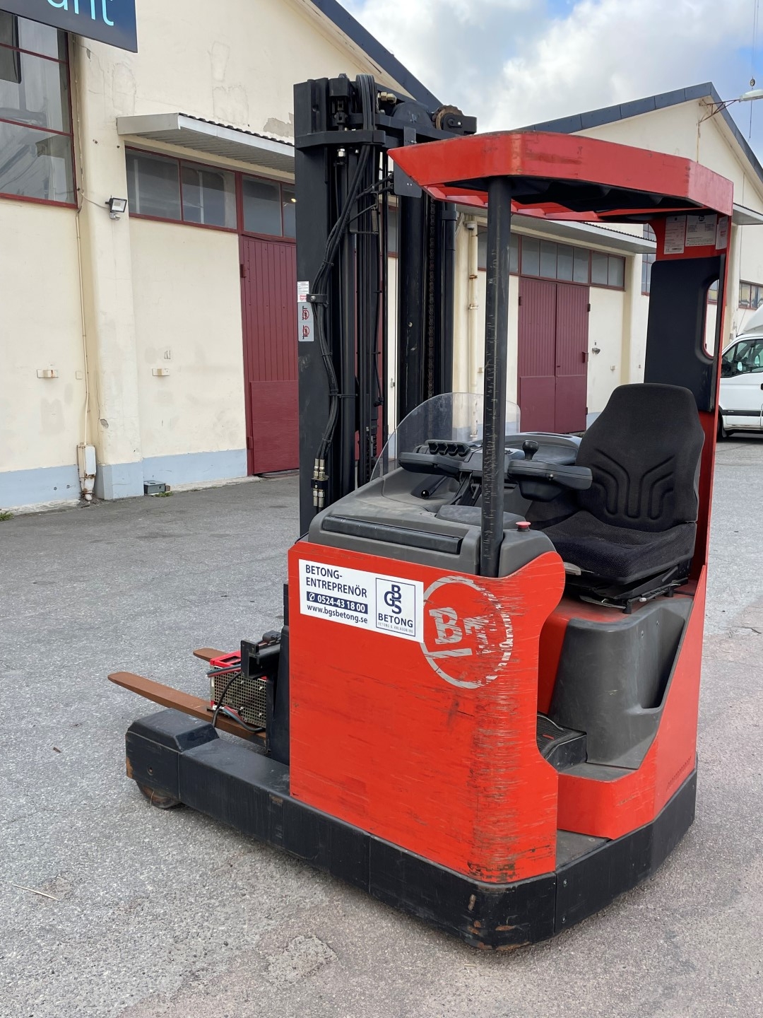 Sliding frame truck with charger BT RRB2 -2006 - PS Auction - We value ...