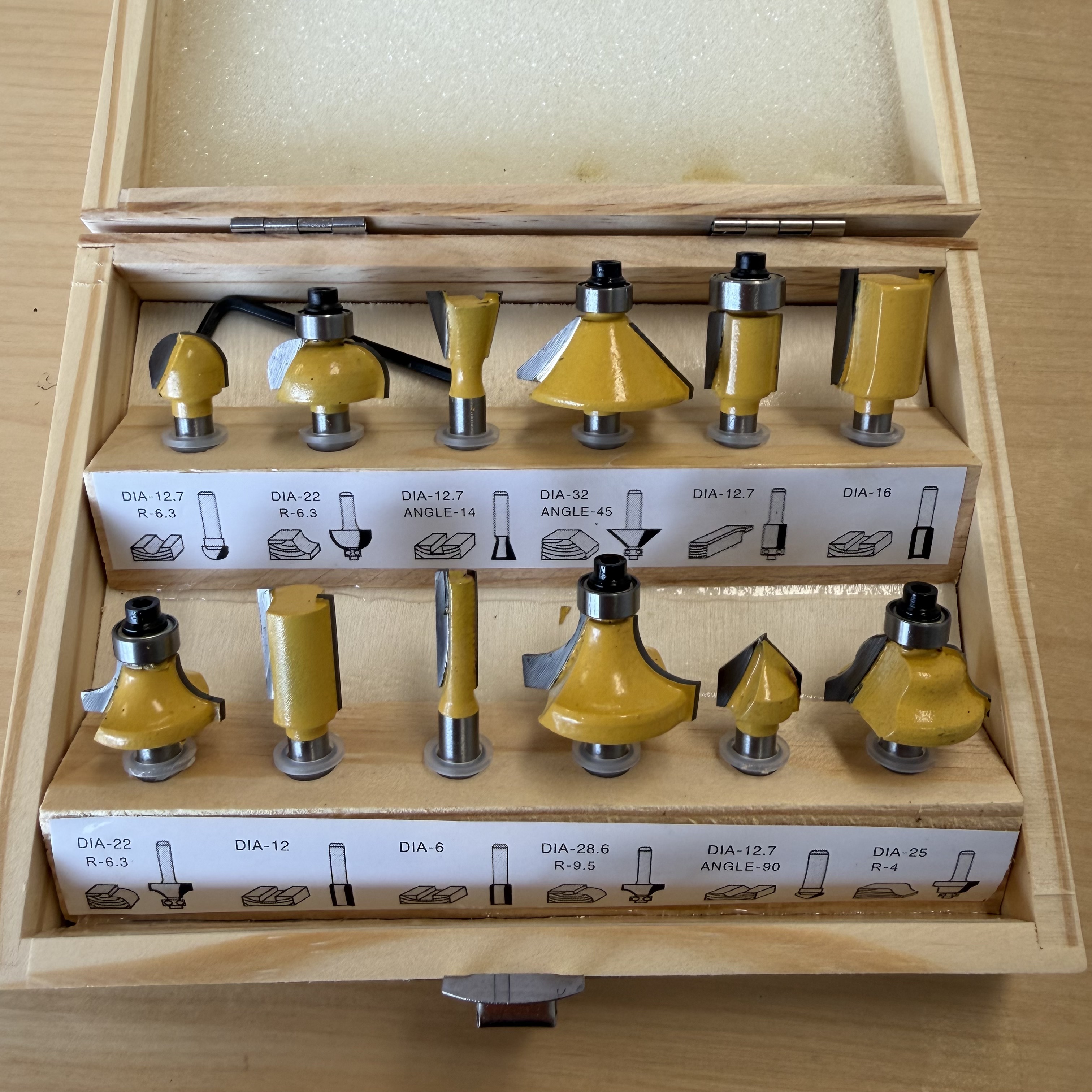 12 Piece Router Bit Set 10 pcs 12-piece Router Bit Sets – Complete set for precision milling in ...