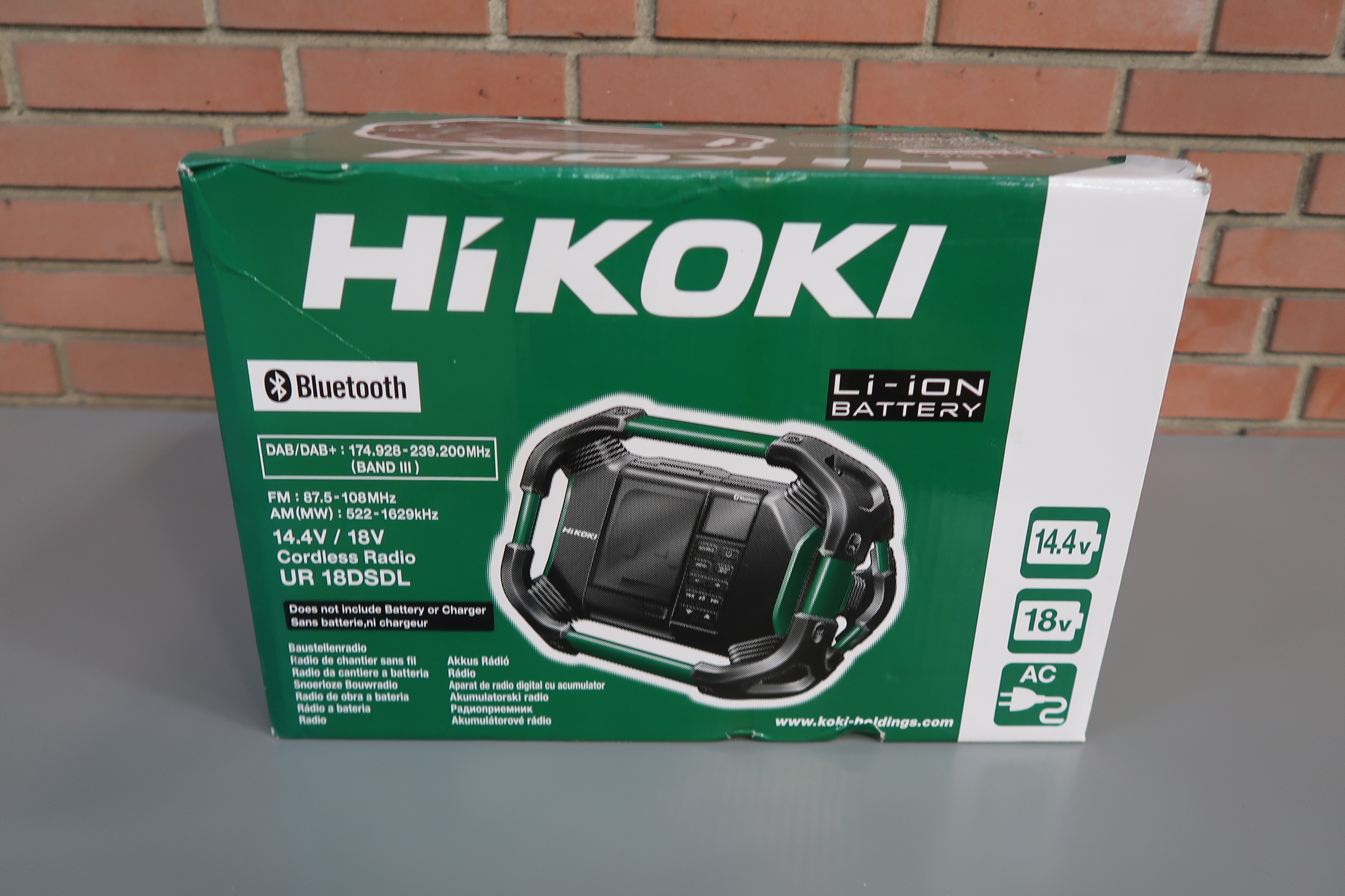 Construction radio HiKOKI UR18DSDL with Bluetooth - PS Auction