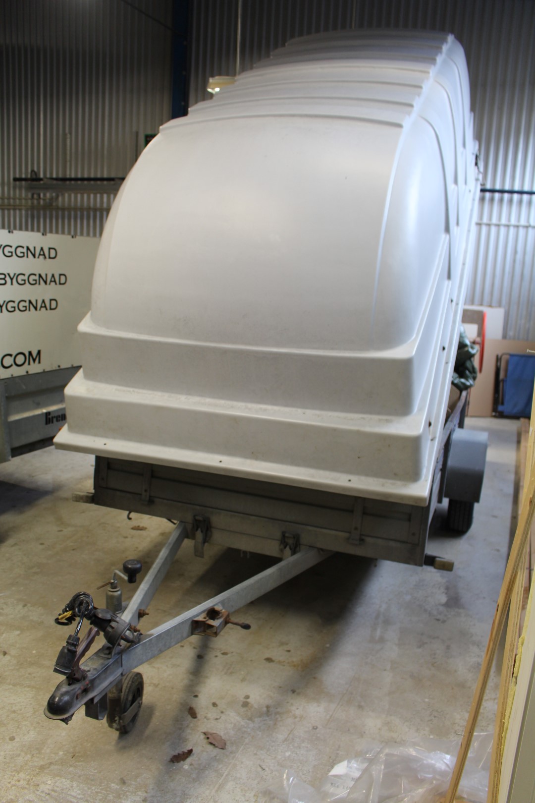 sl-pvagn-med-k-pa-tiki-treiler-c-342-650kg-2005-ps-auction-we