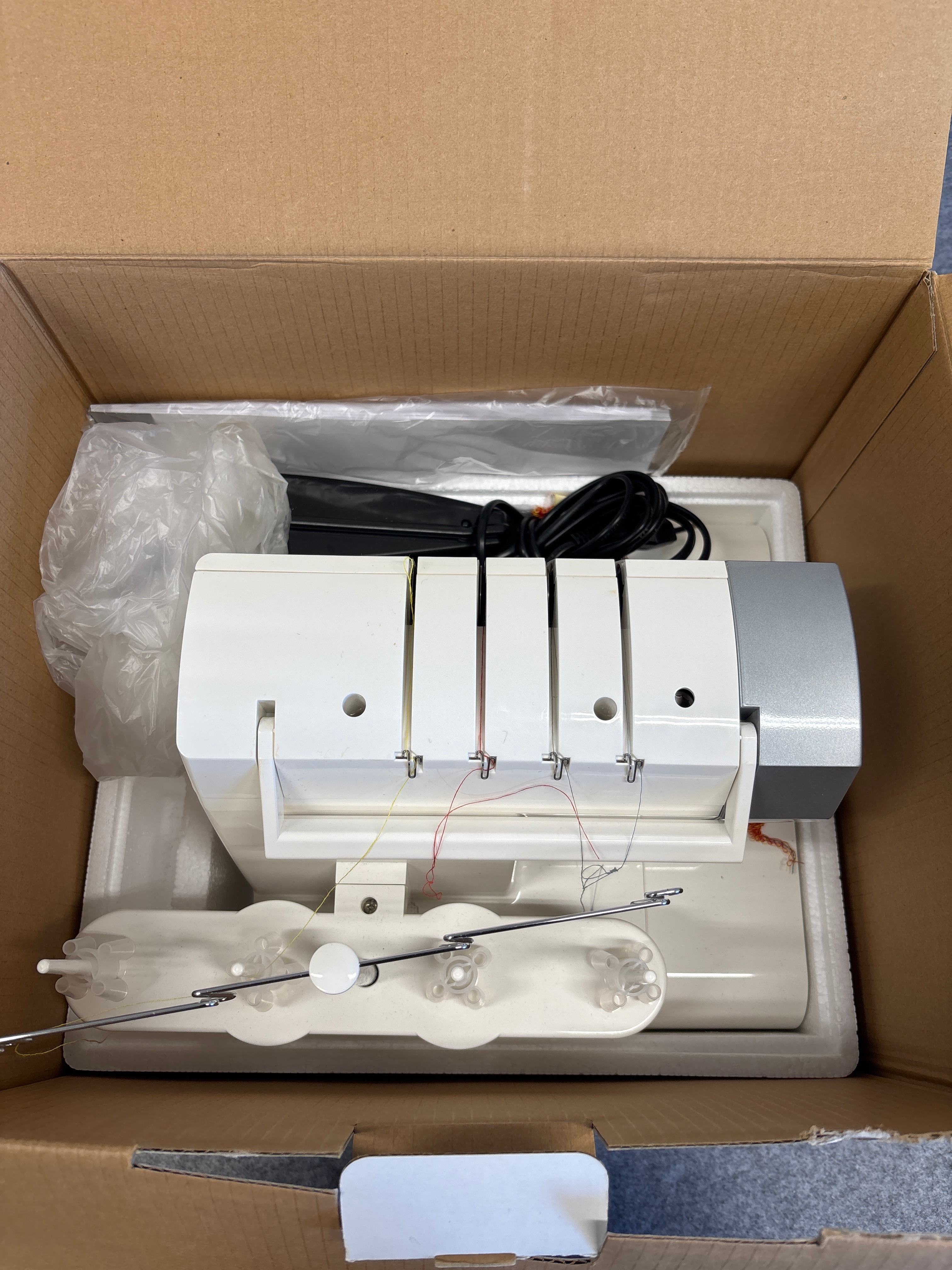 Sewing machine/Overlocker - Singer 14SH754 - PS Auction - We