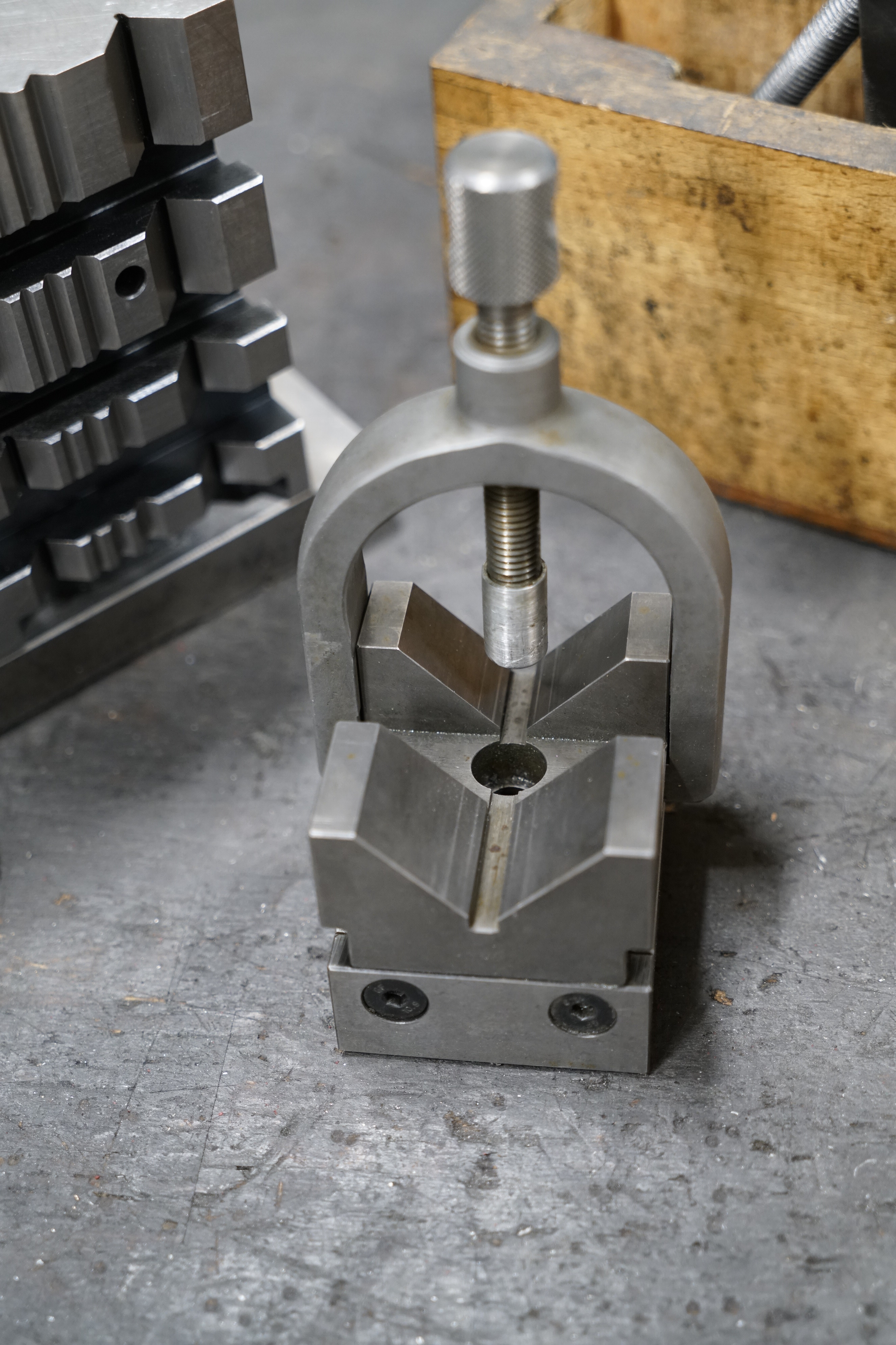 HEMO precision fixtures and V-blocks in wooden boxes - PS Auction - We ...