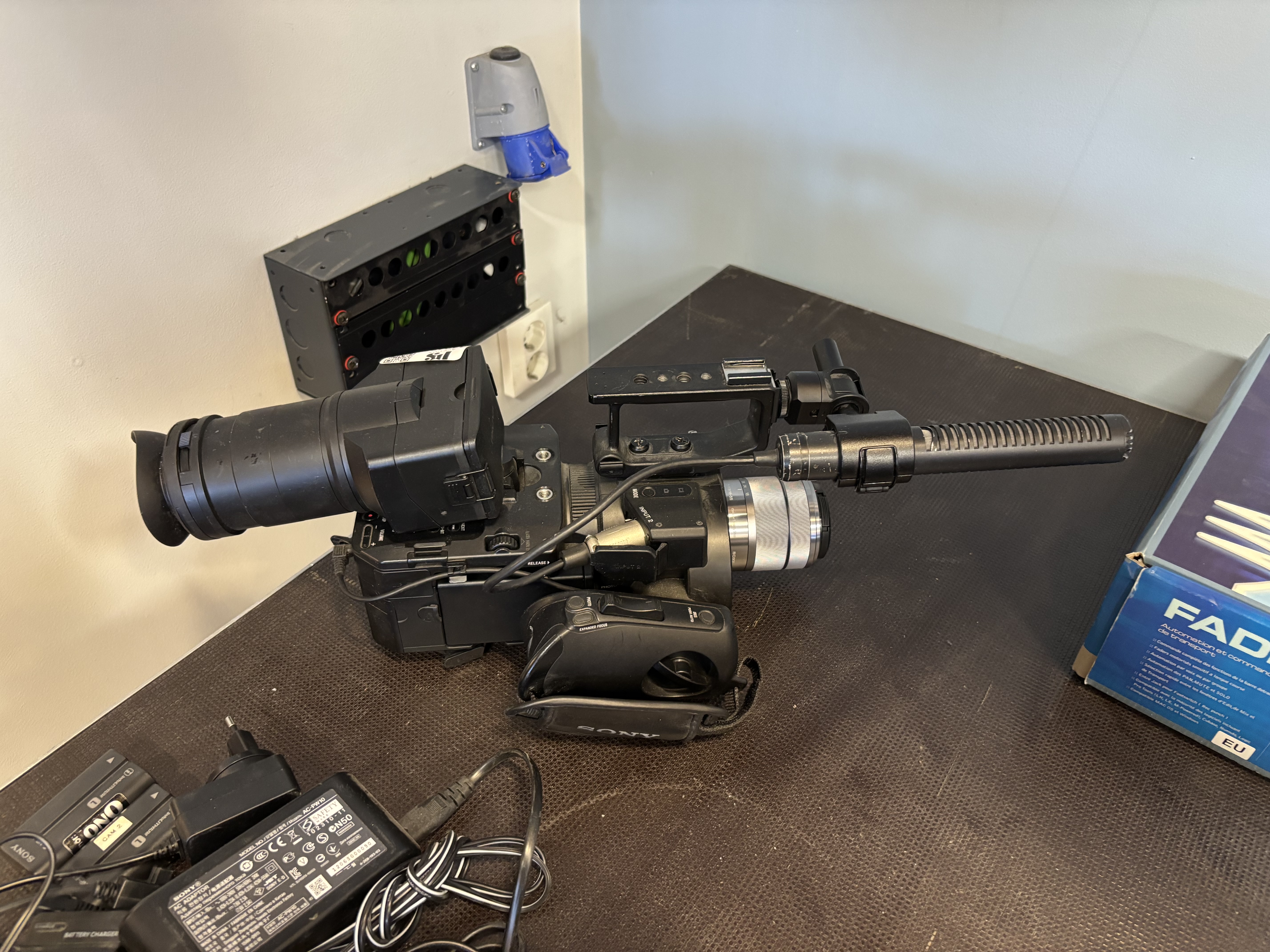 Sony camcorder – Exmor Super35 CMOS (with accessories) - PS Auction ...