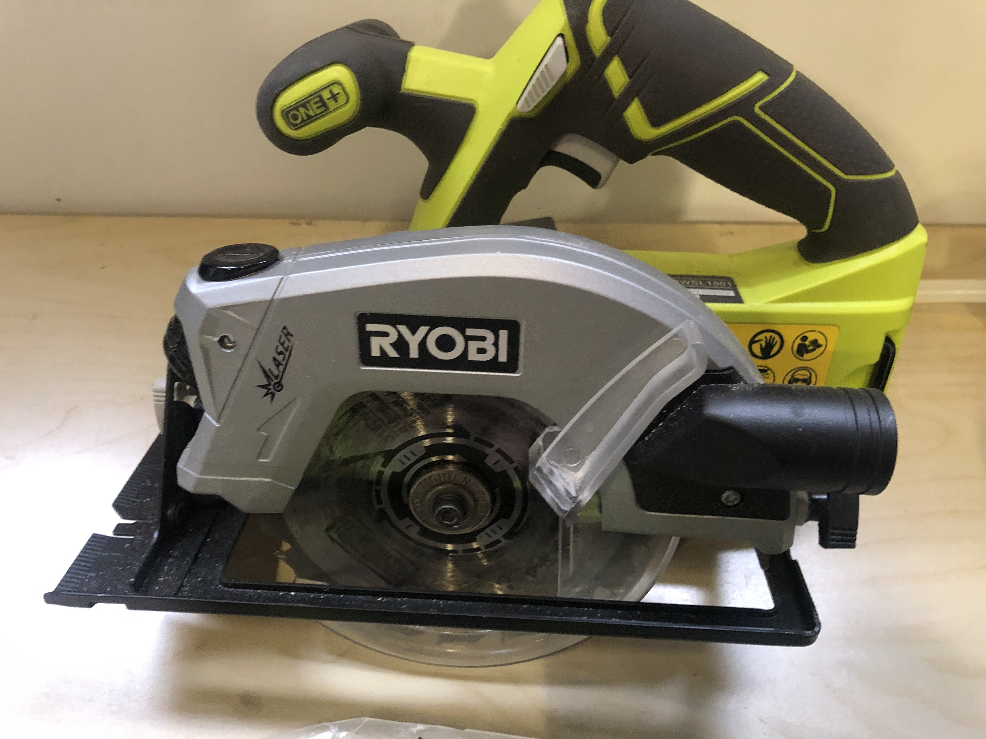 1st Glue Gun RYOBI - PS Auction 
