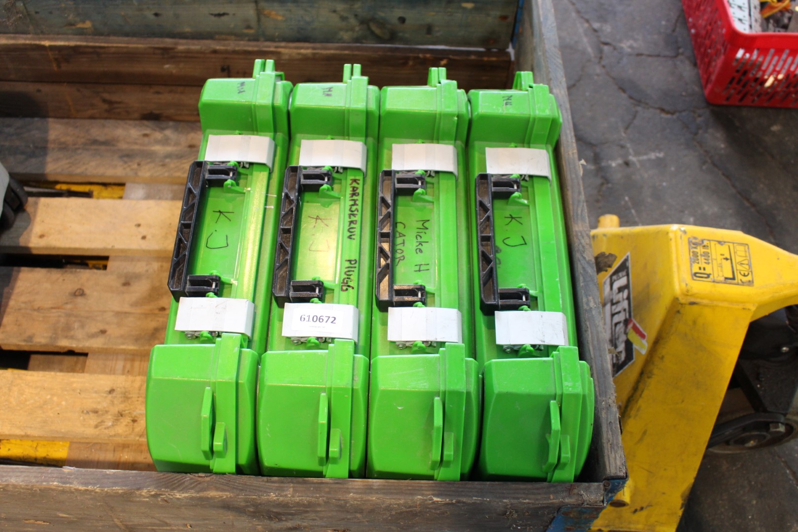Assortment boxes from ESSVE with screw, 4 pieces - PS Auction - We ...