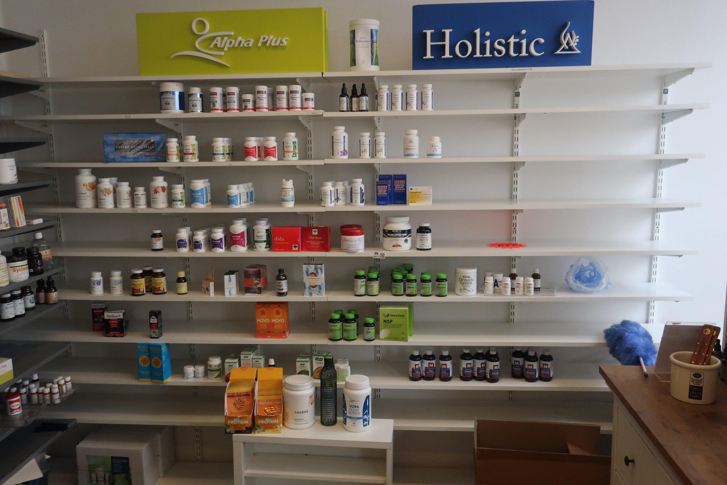 Wall shelves / store shelves PS Auction We value the future