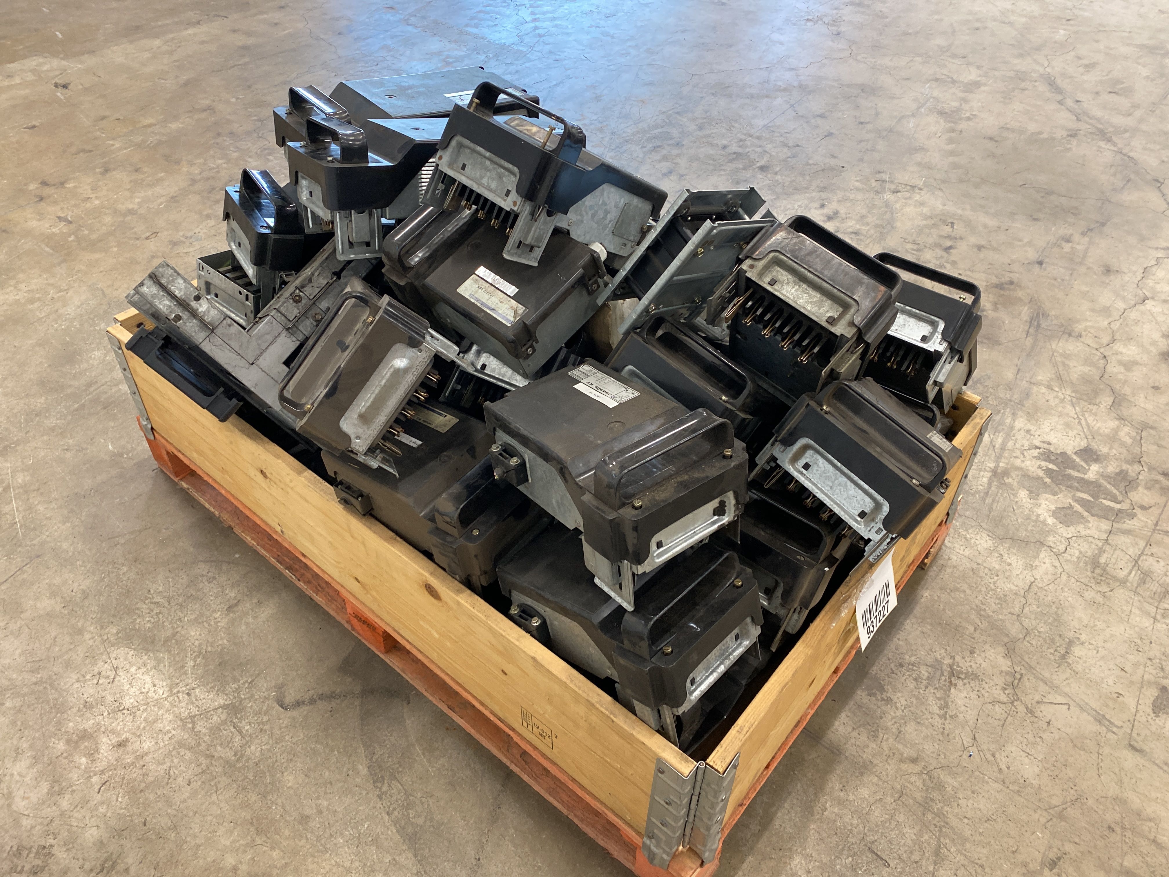 Junction boxes Canalis - PS Auction - We value the future