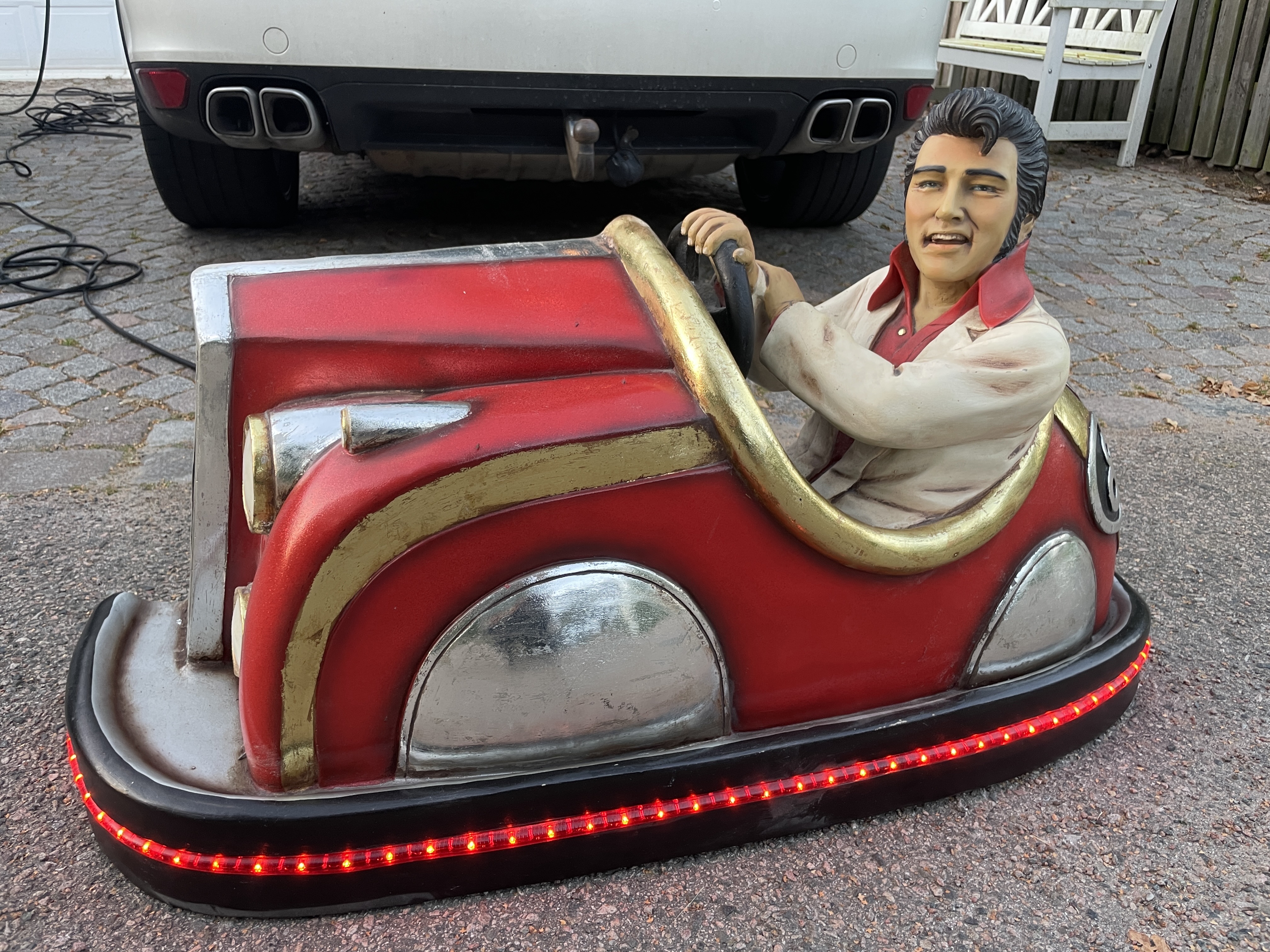 Elvis Presley in a radio car - PS Auction - We value the future