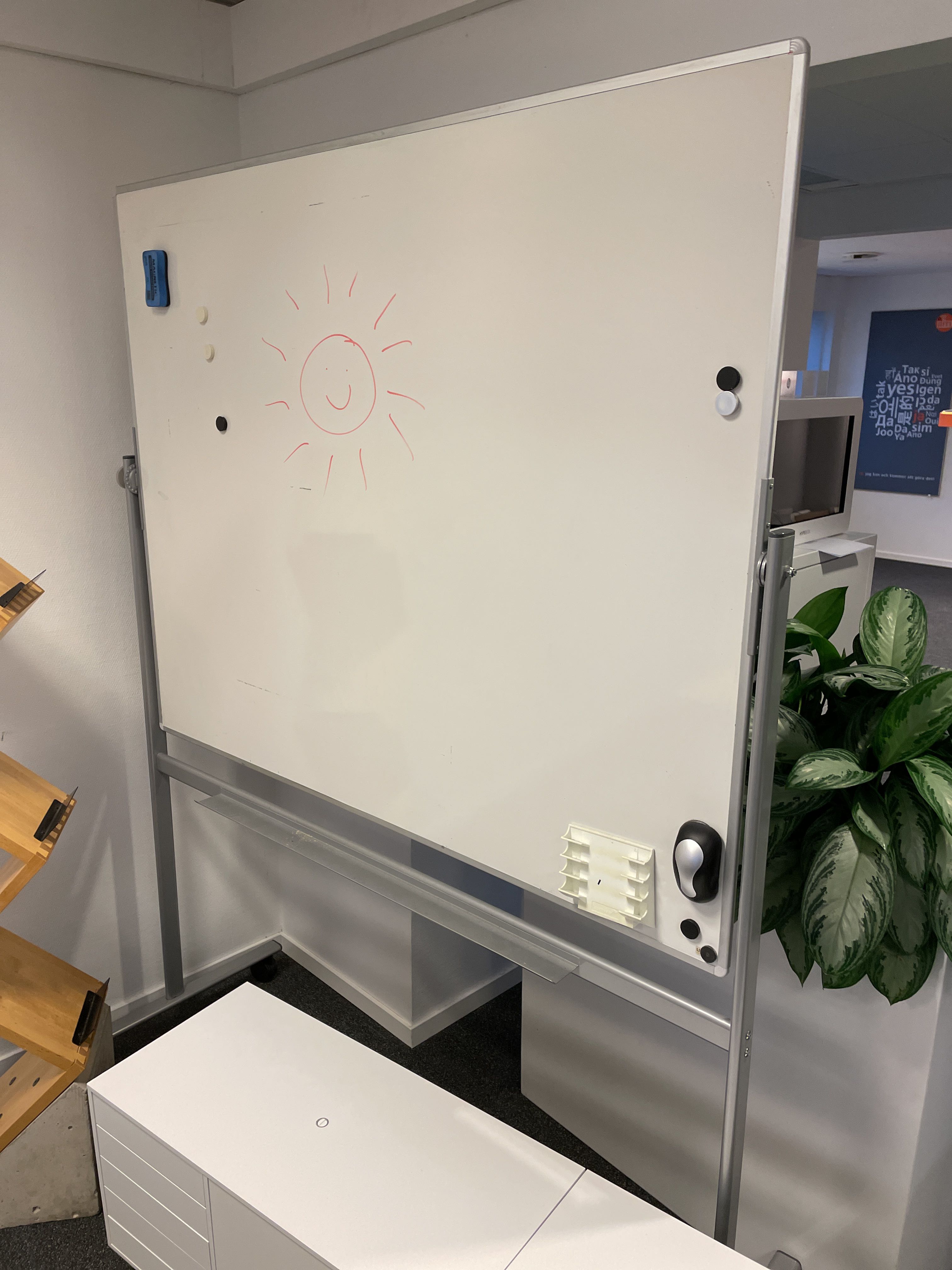 TV bench, magazine rack and whiteboard on wheels - PS Auction - We ...