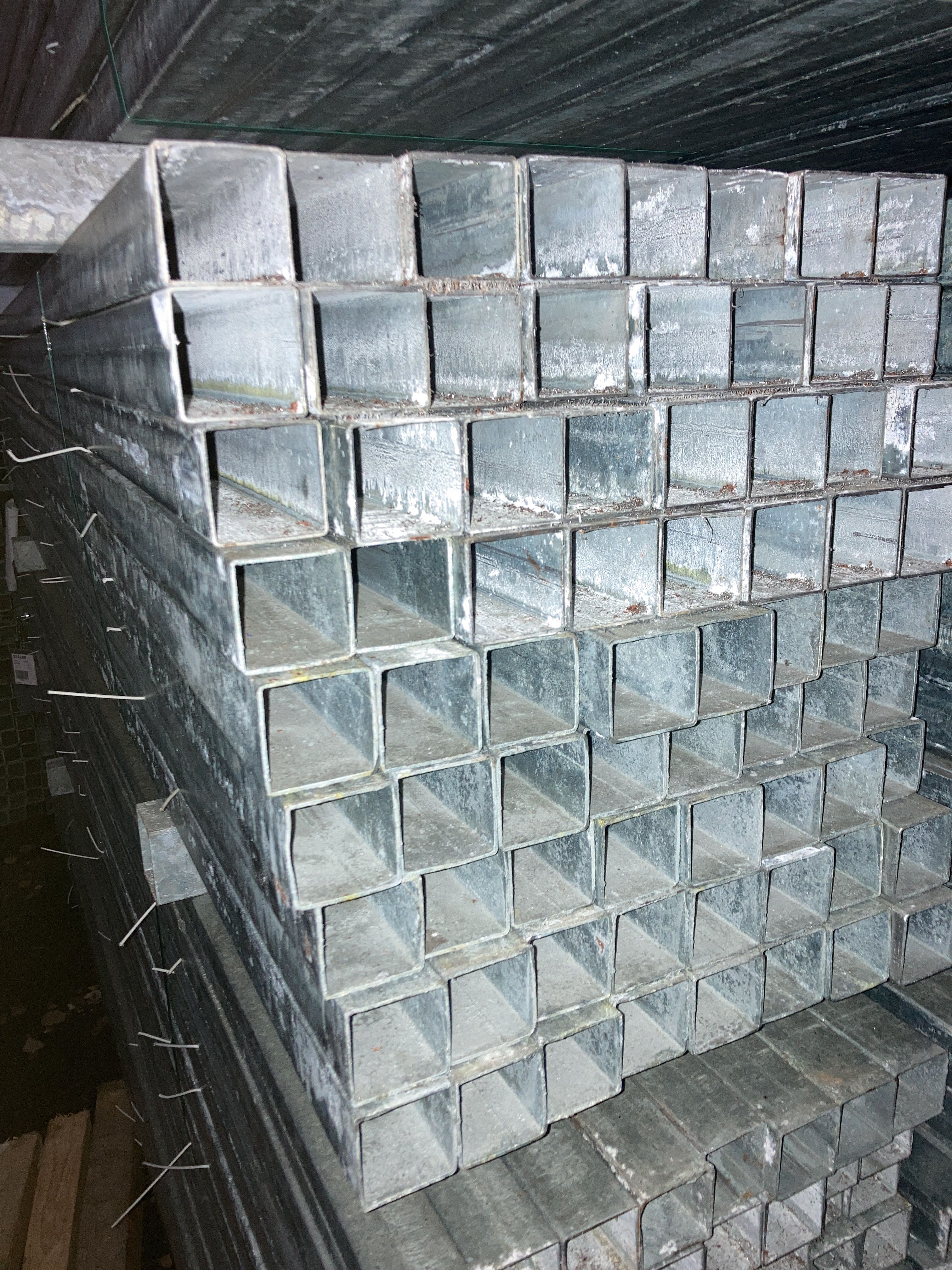Parti med defekta stålprofiler 50x50x2750 mm - Auktioner online ...