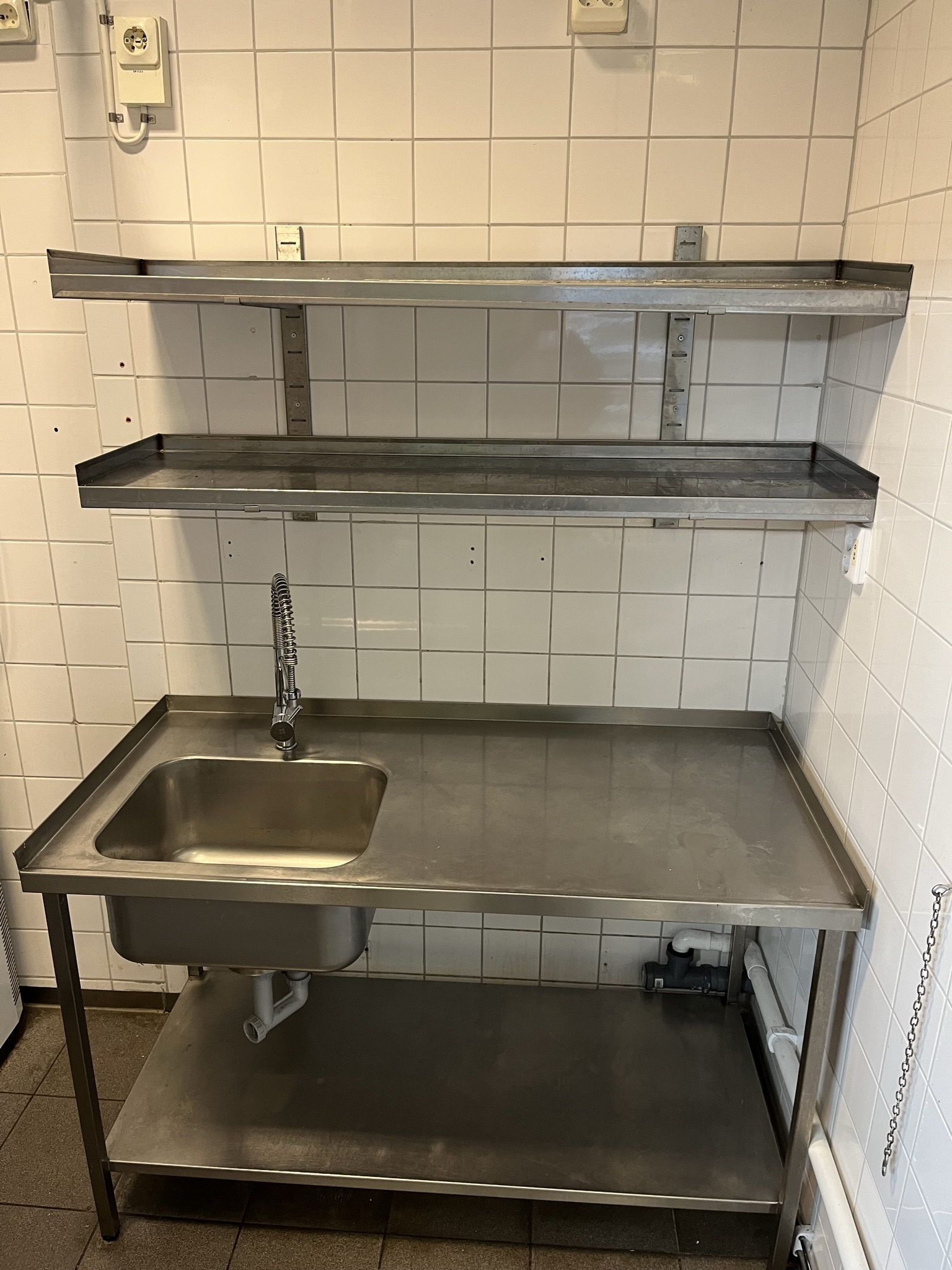 Rostfri Beredskapsb nk Inklusive Rostfri Hylla Auktioner Online rostfri-beredskapsb-nk-inklusive-rostfri-hylla-auktioner-online