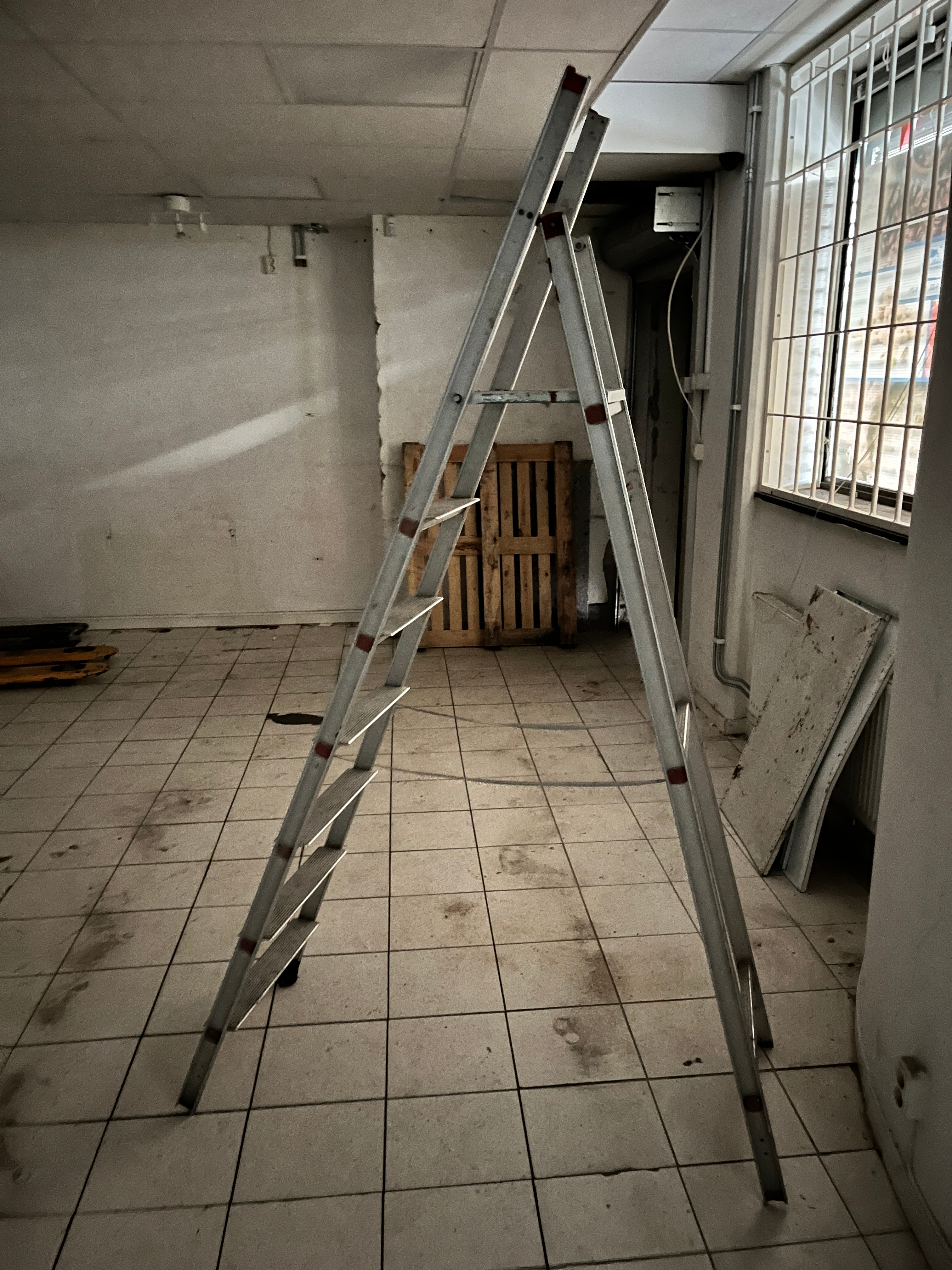 Ladder - PS Auction - We value the future - Largest in net auctions