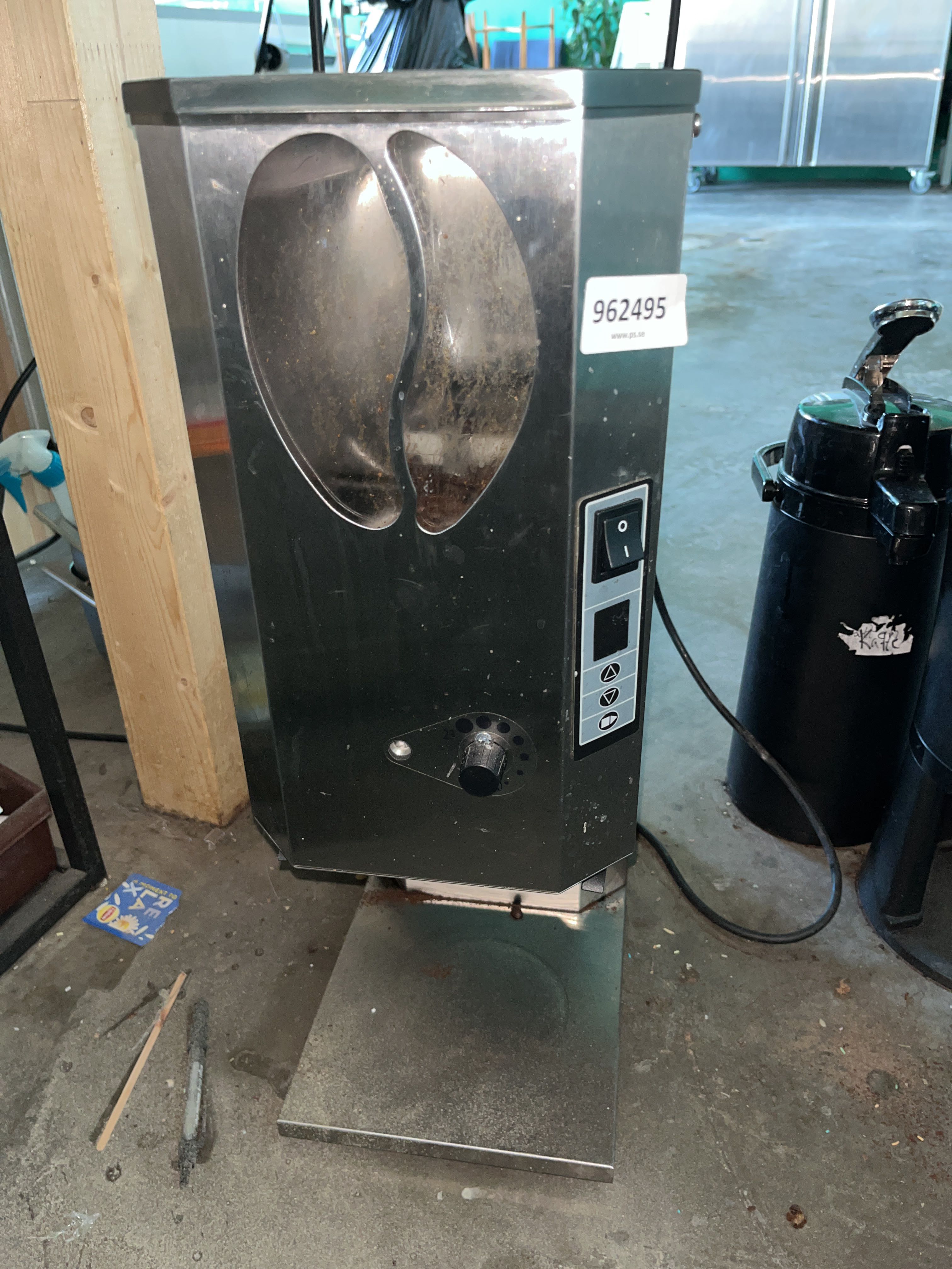 Coffee grinder Coffee Queen PS Auction We value the future