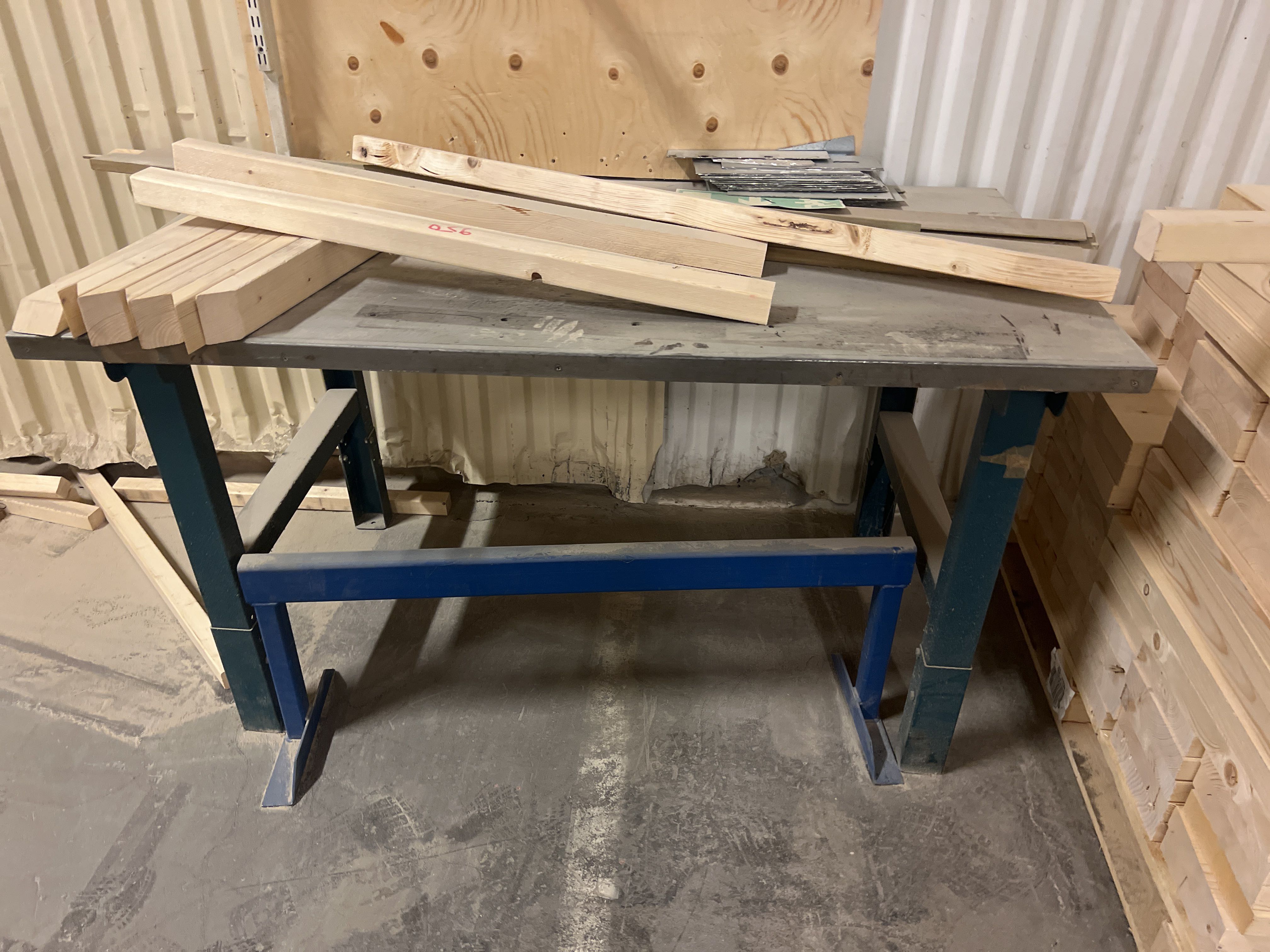 Ladder and Workbench - PS Auction - We value the future - Largest in ...