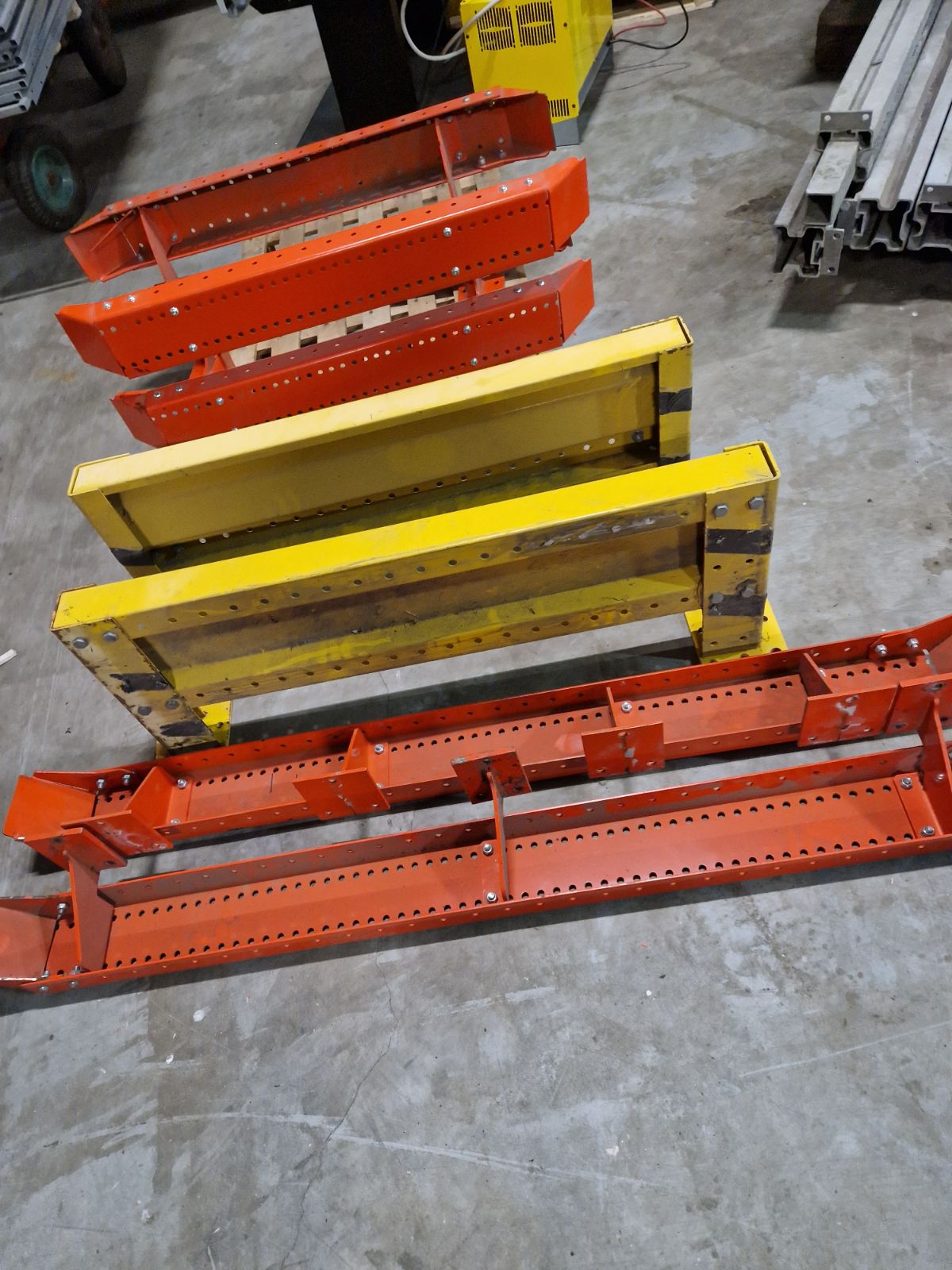 6 collision protection pallet racks - PS Auction - We value the future ...
