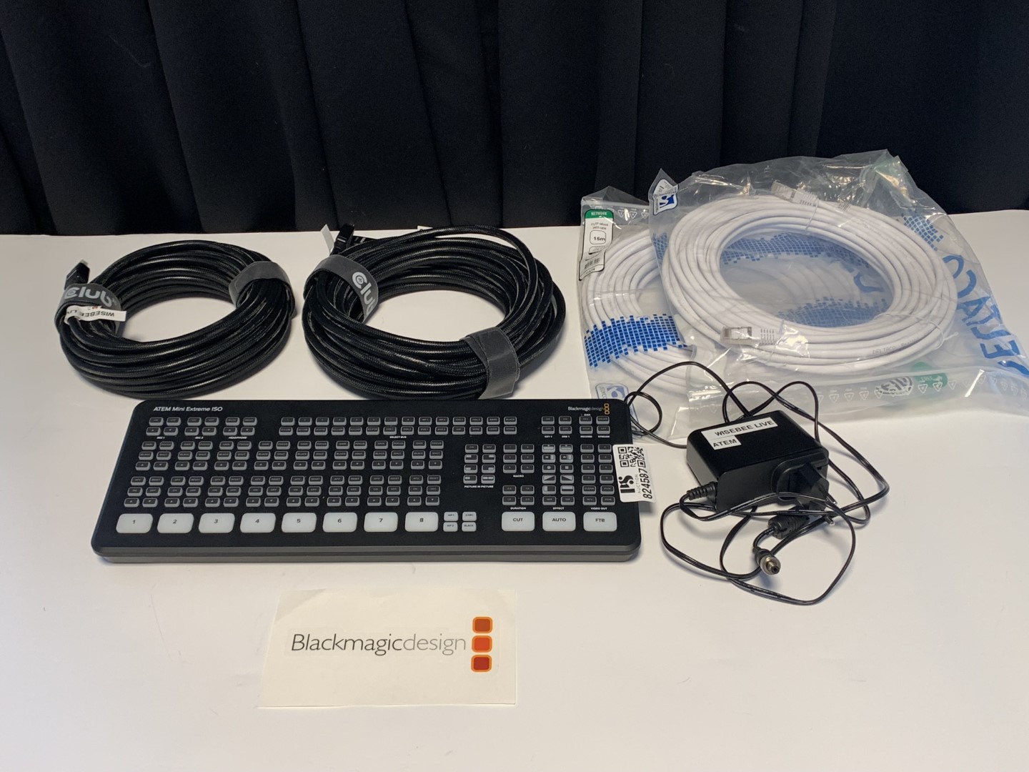 Video mixer Blackmagic ATEM Mini Extreme PRO ISO and HDMI cables