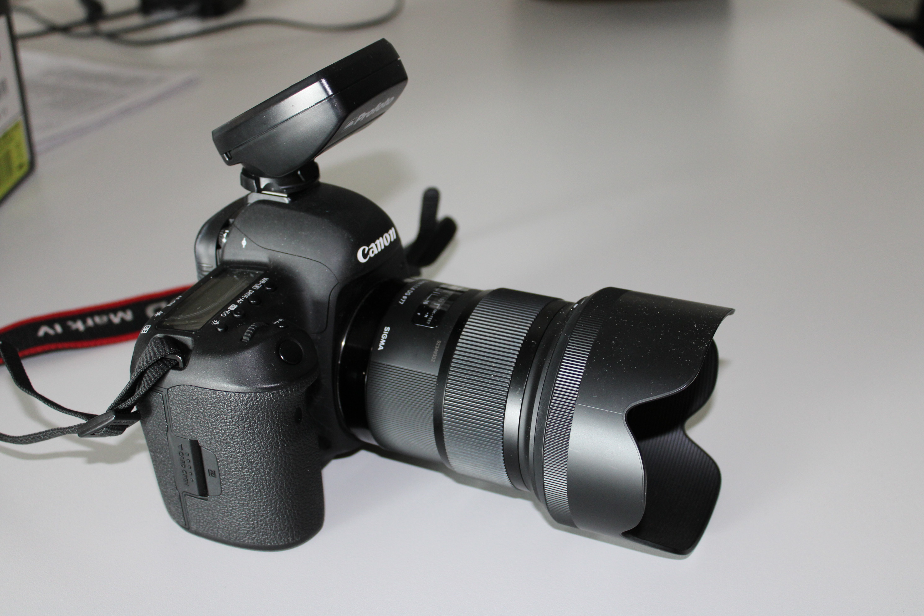 System camera, Canon EOS 5D Mark IV with lens - PS Auction