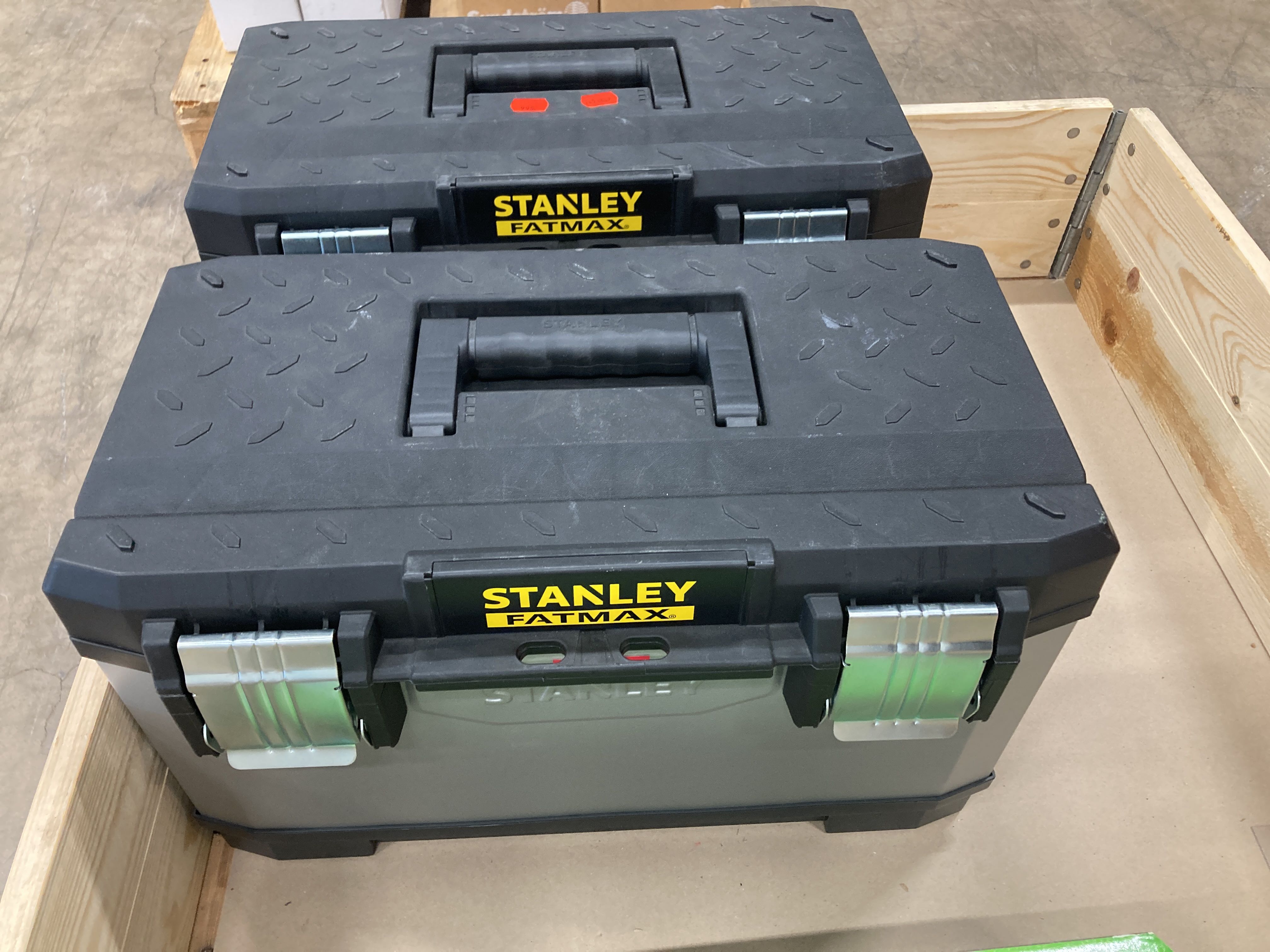 Tool boxes and machine bag Stanley, ESSVE - PS Auction - We value the ...