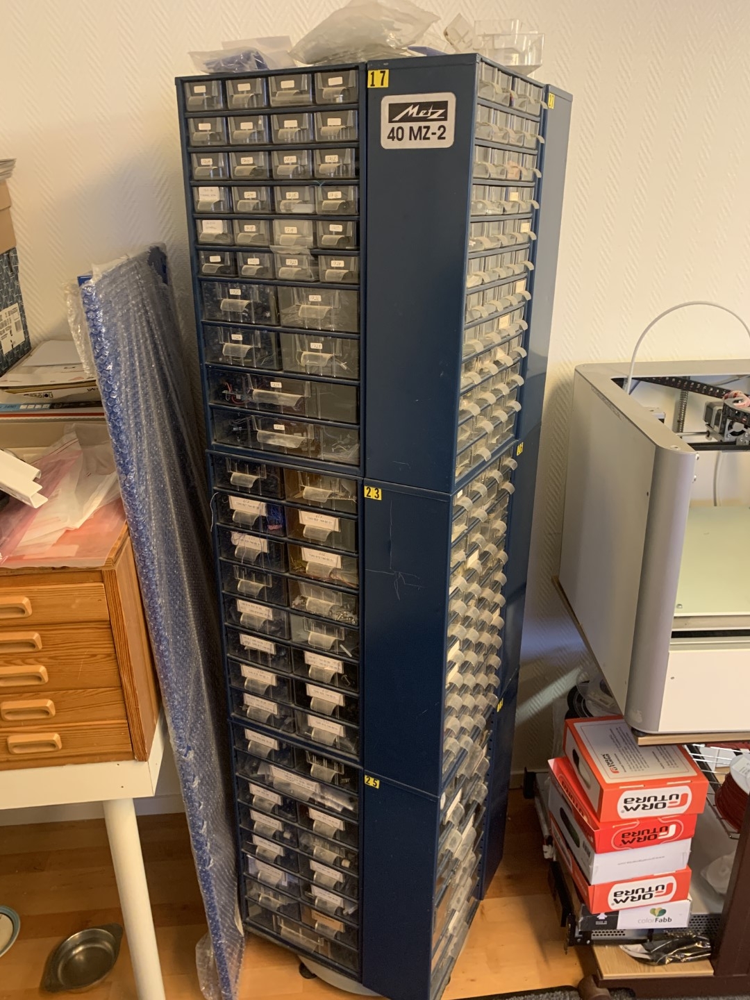 Assortment spinning rack - PS Auction - We value the future - Largest ...