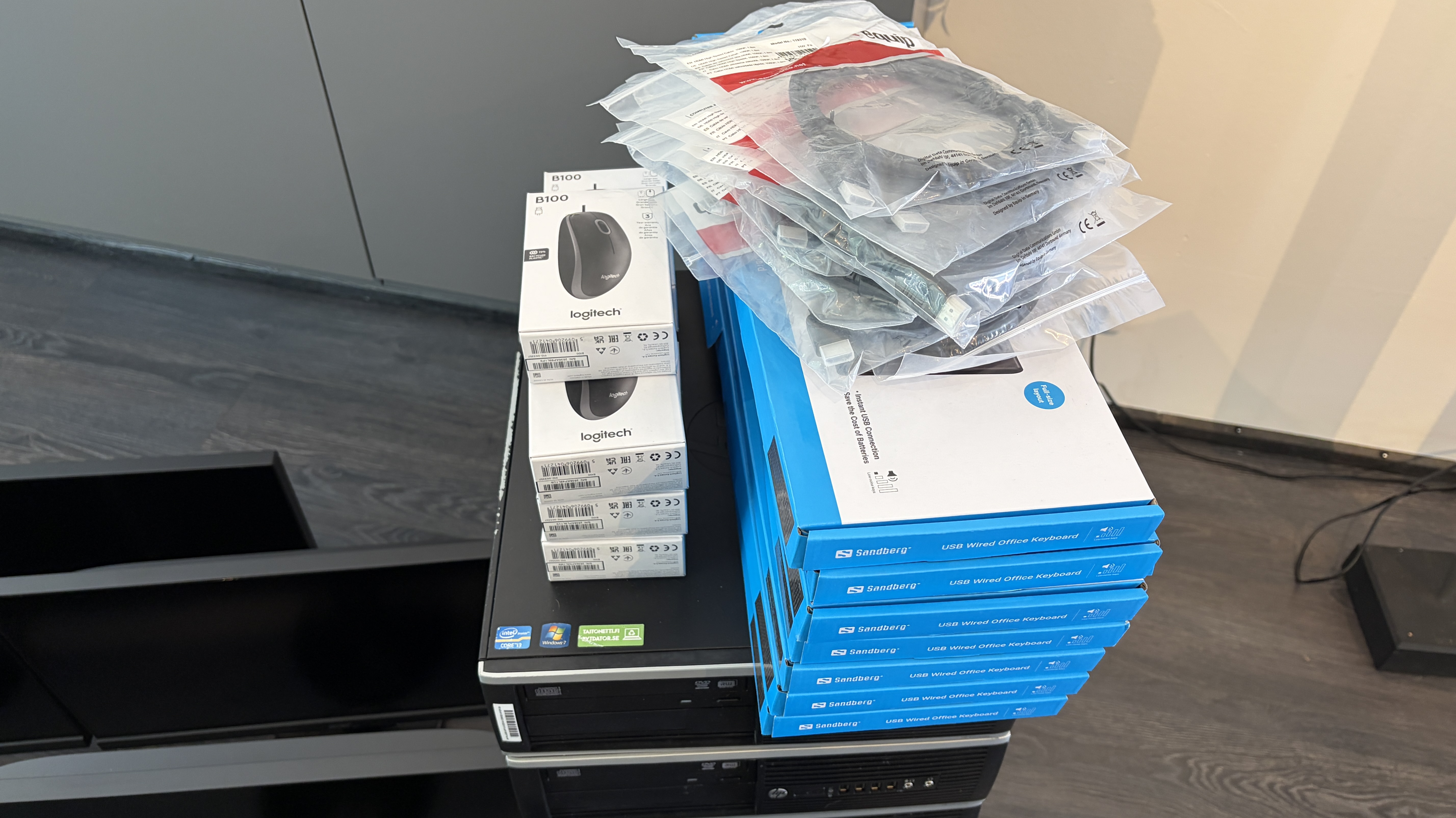 7 complete computers - PS Auction - We value the future - Largest in ...