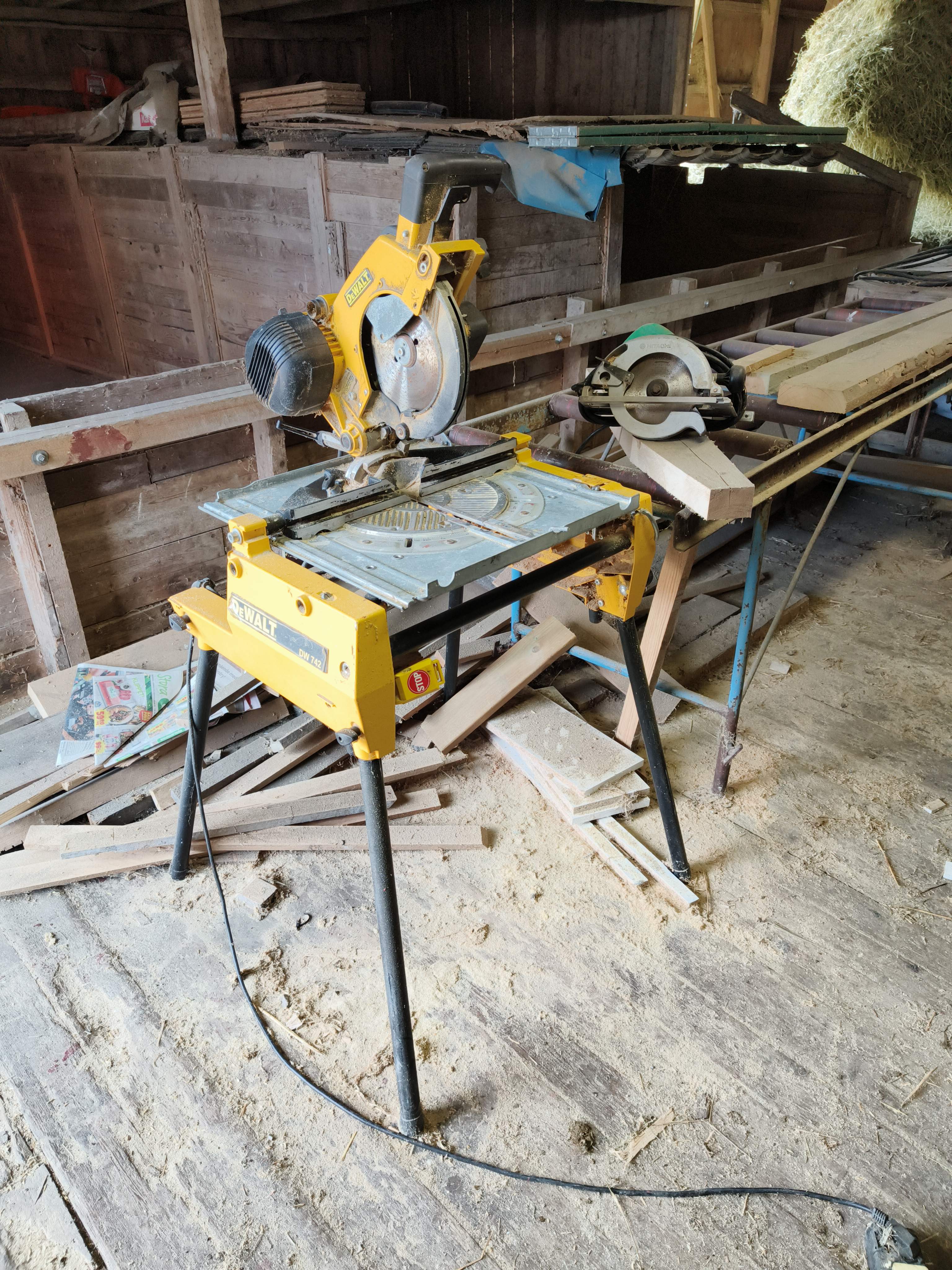 Combi saw DeWalt DW 742 - PS Auction - We value the future Combi saw DeWalt DW 742 - PS Auction - We value the future