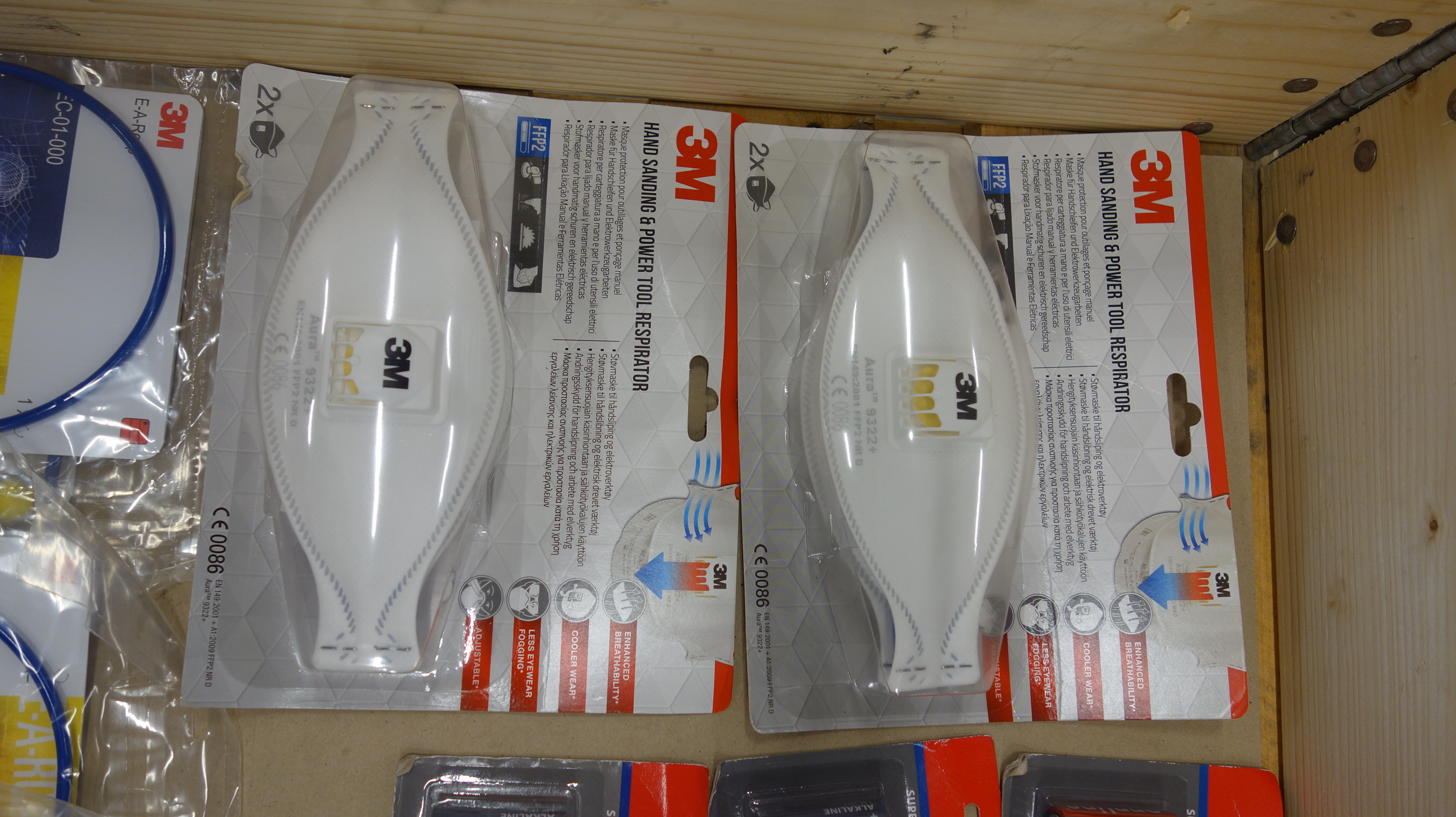 Batteries and protective equipment - PS Auction - We value the future ...