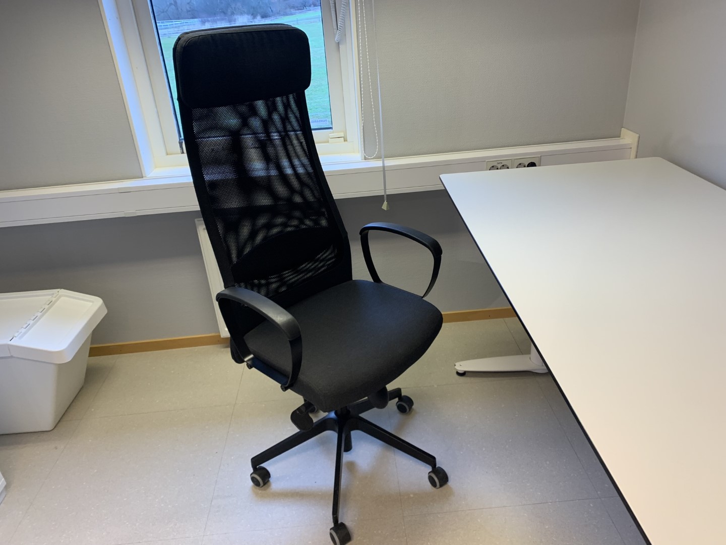 Electric raise/lower desk, office chair, etc PS Auction We value