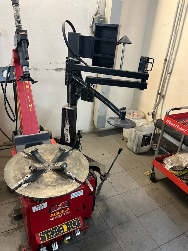 Tire mounting equipment Mondolfo AS 933 TI 2V PS Auction We value